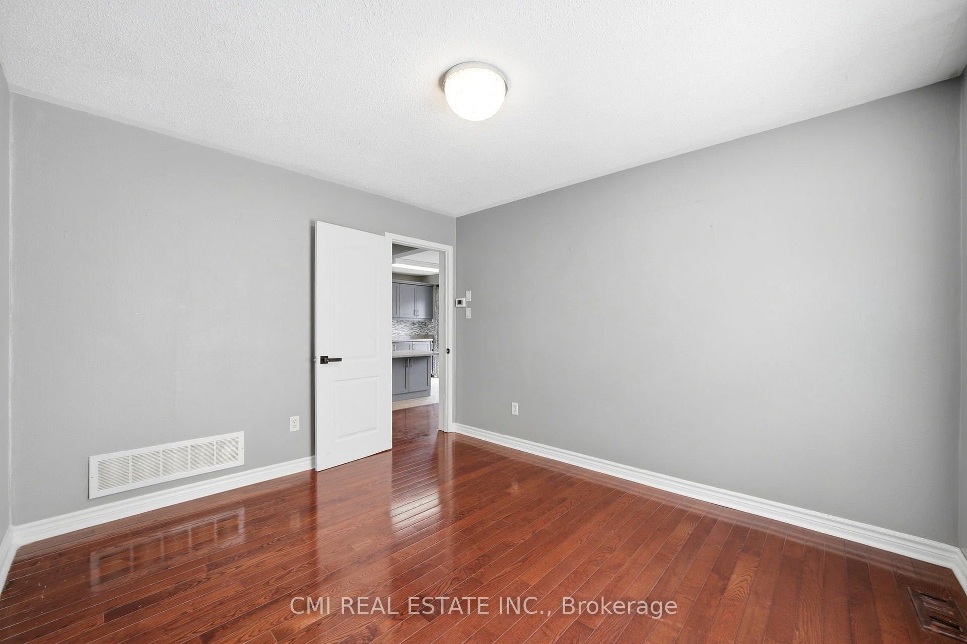 Photo 20 of 147 Porchlight Road, Brampton, Fletcher's Creek Village — HOMEH