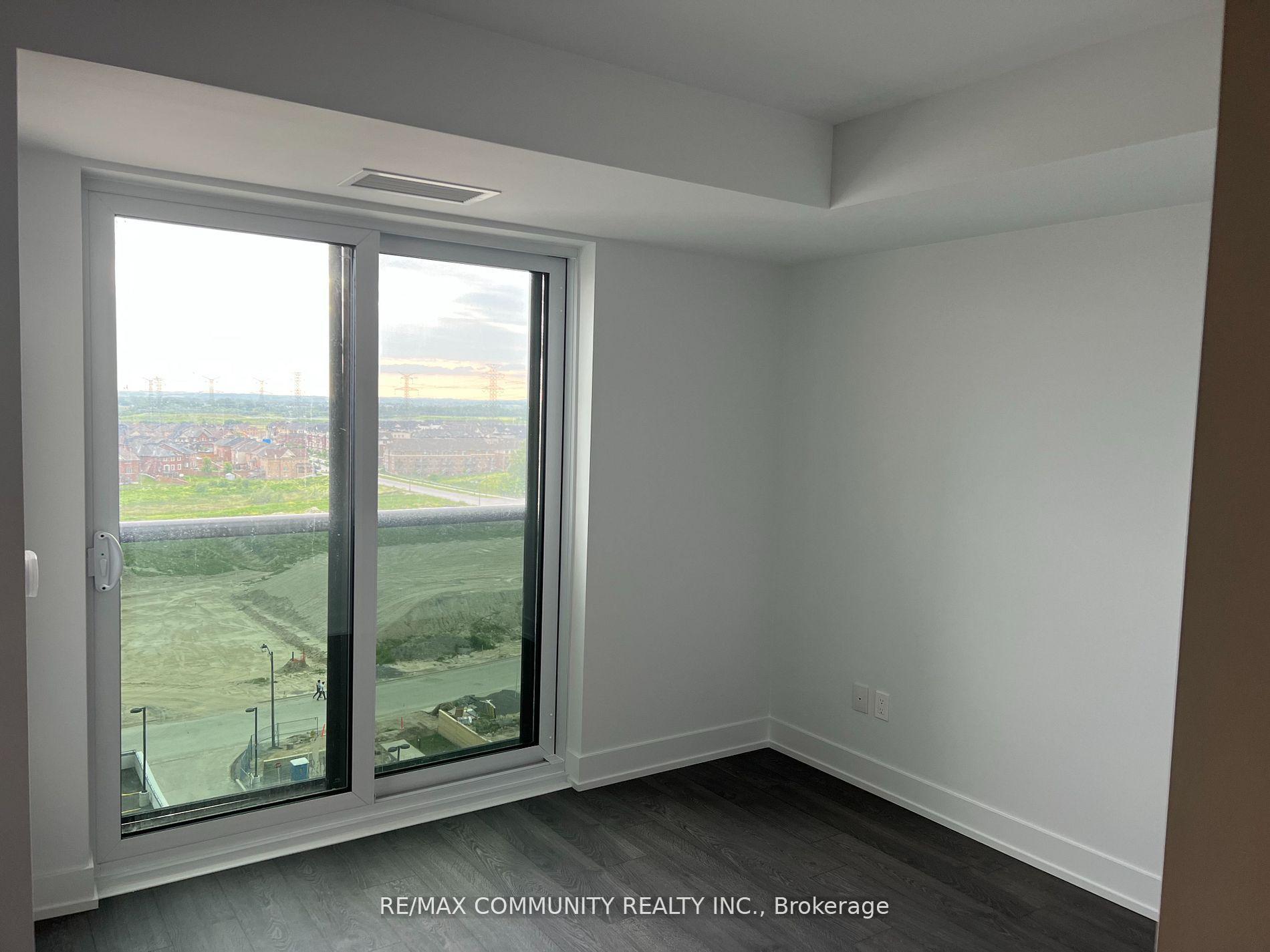 Photo 5 of Unit 903, 2550 Simcoe Street N, Oshawa, Windfields — HOMEH