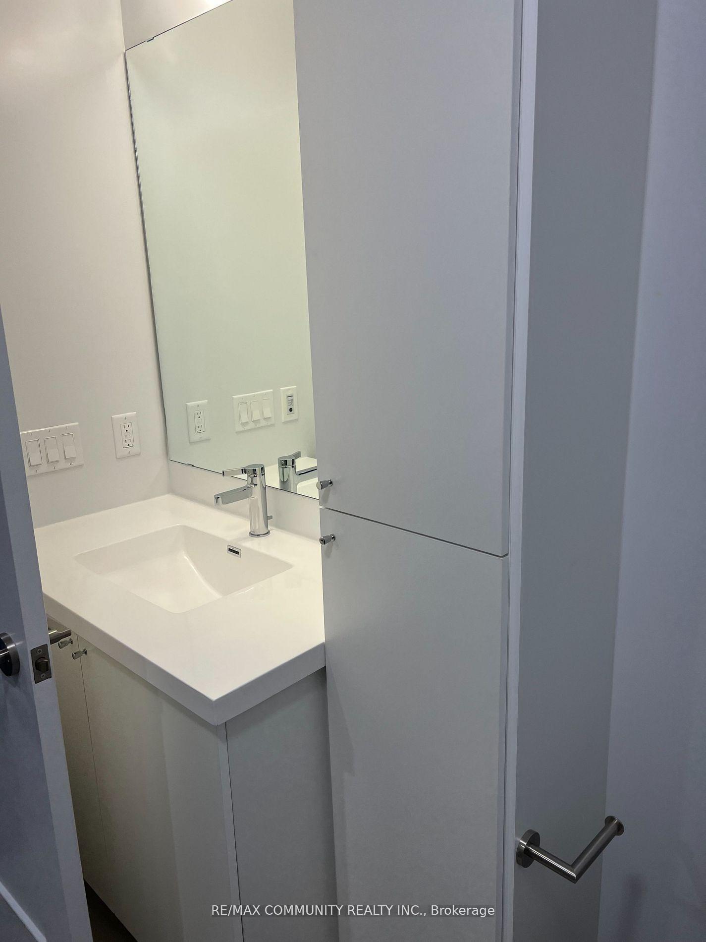 Photo 6 of Unit 903, 2550 Simcoe Street N, Oshawa, Windfields — HOMEH
