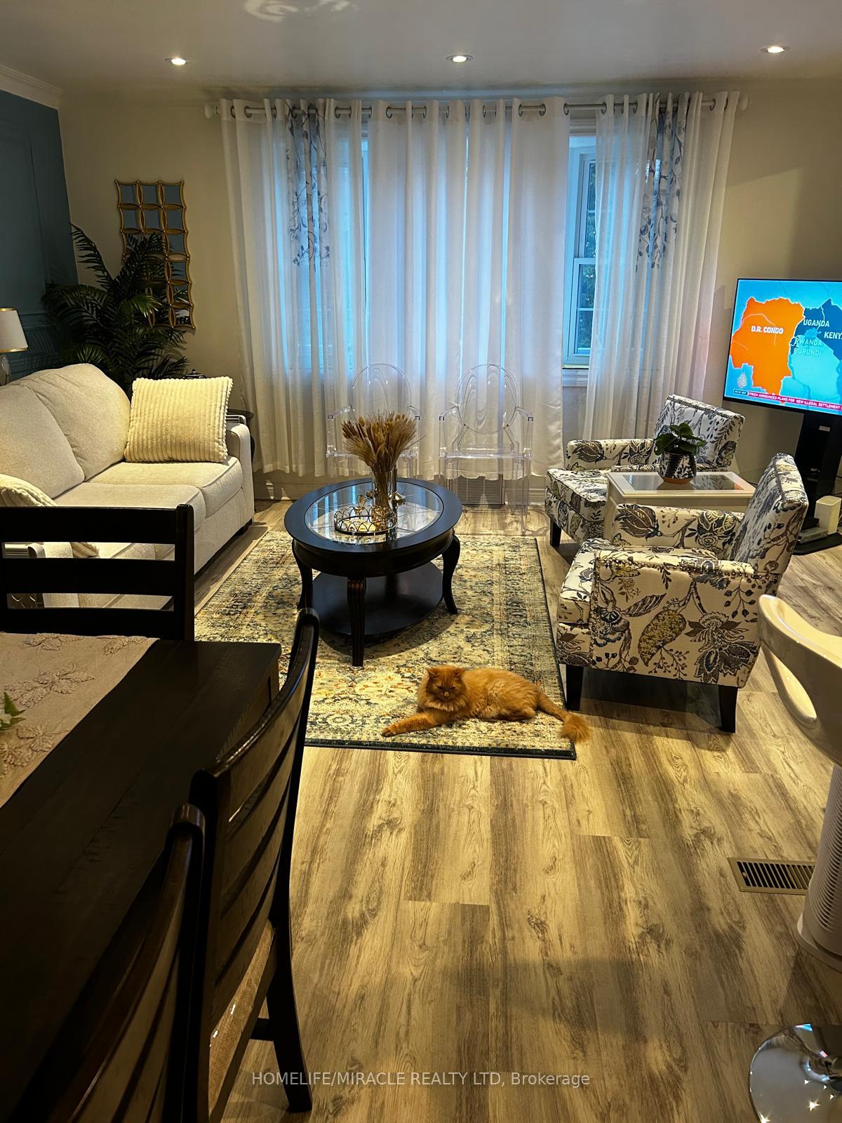 Photo 3 of 46 Inniswood ( Upper Level) Drive, Scarborough, Wexford-Maryvale — HOMEH