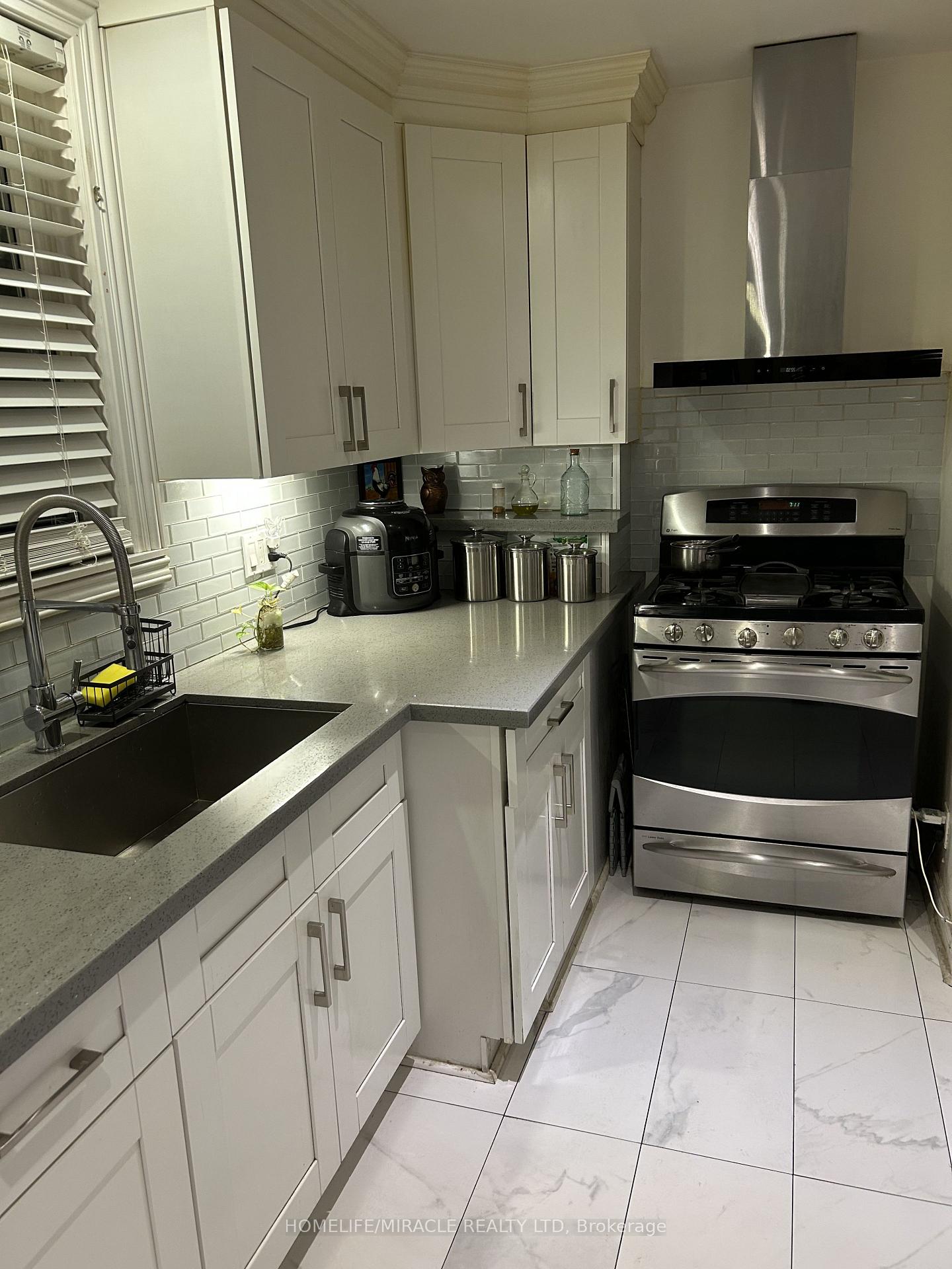 Photo 6 of 46 Inniswood ( Upper Level) Drive, Scarborough, Wexford-Maryvale — HOMEH