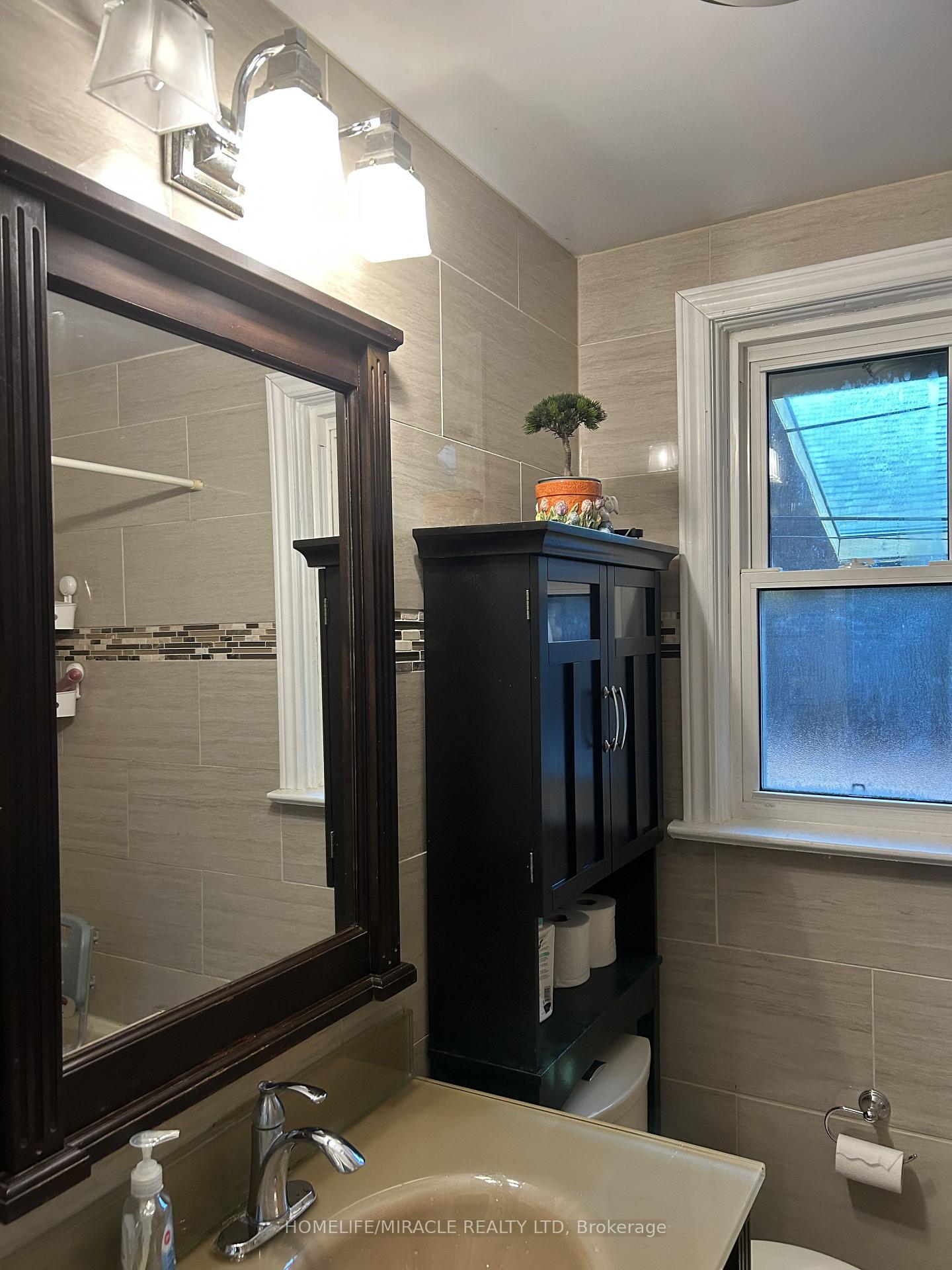Photo 9 of 46 Inniswood ( Upper Level) Drive, Scarborough, Wexford-Maryvale — HOMEH