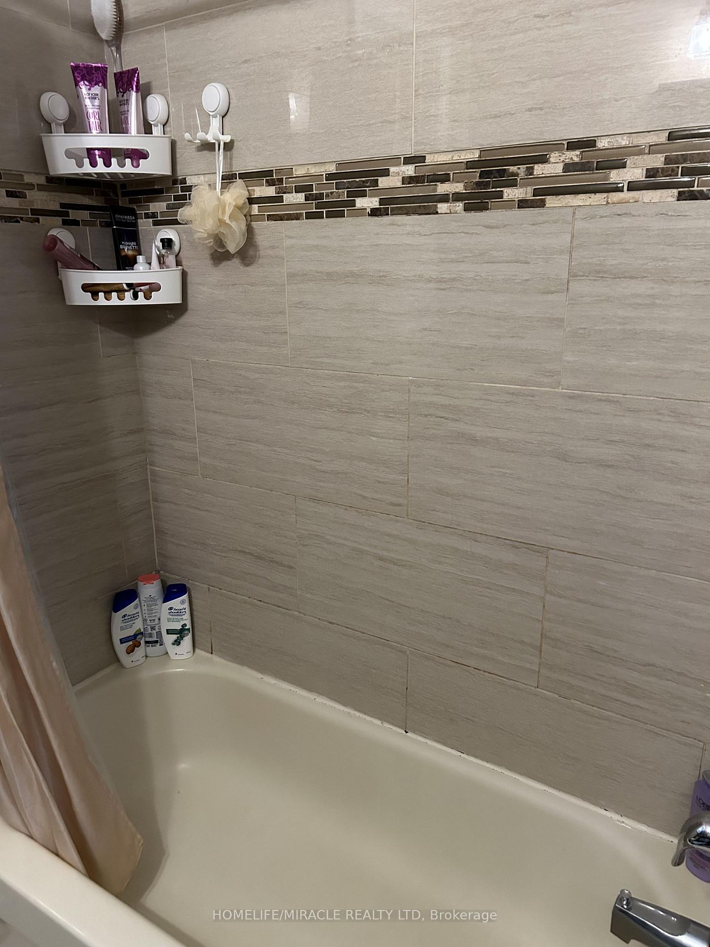 Photo 10 of 46 Inniswood ( Upper Level) Drive, Scarborough, Wexford-Maryvale — HOMEH