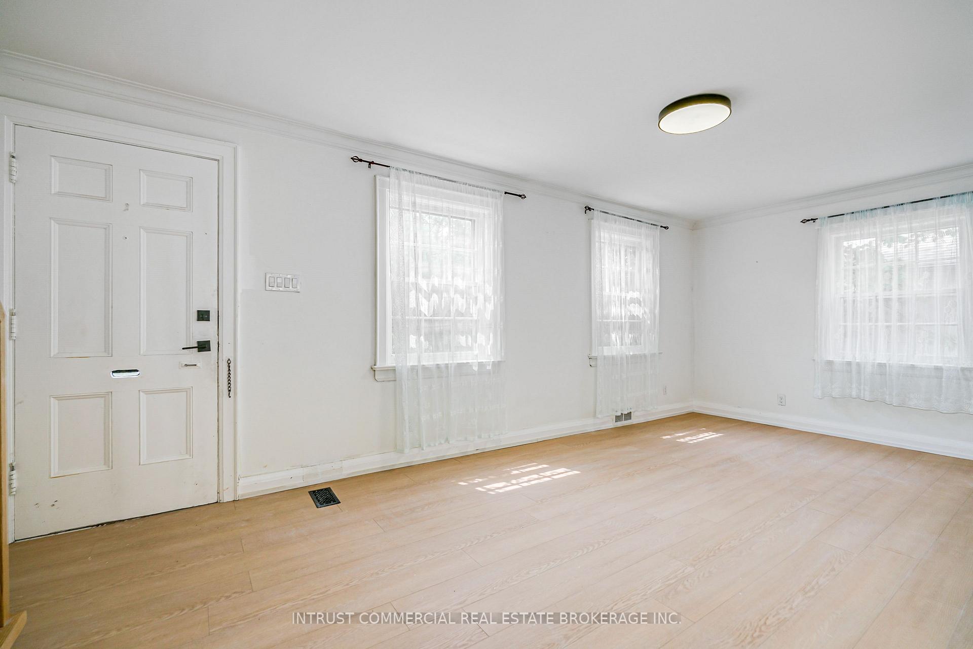 Photo 5 of 362 Lawrence Avenue W, Toronto, Bedford Park-Nortown — HOMEH