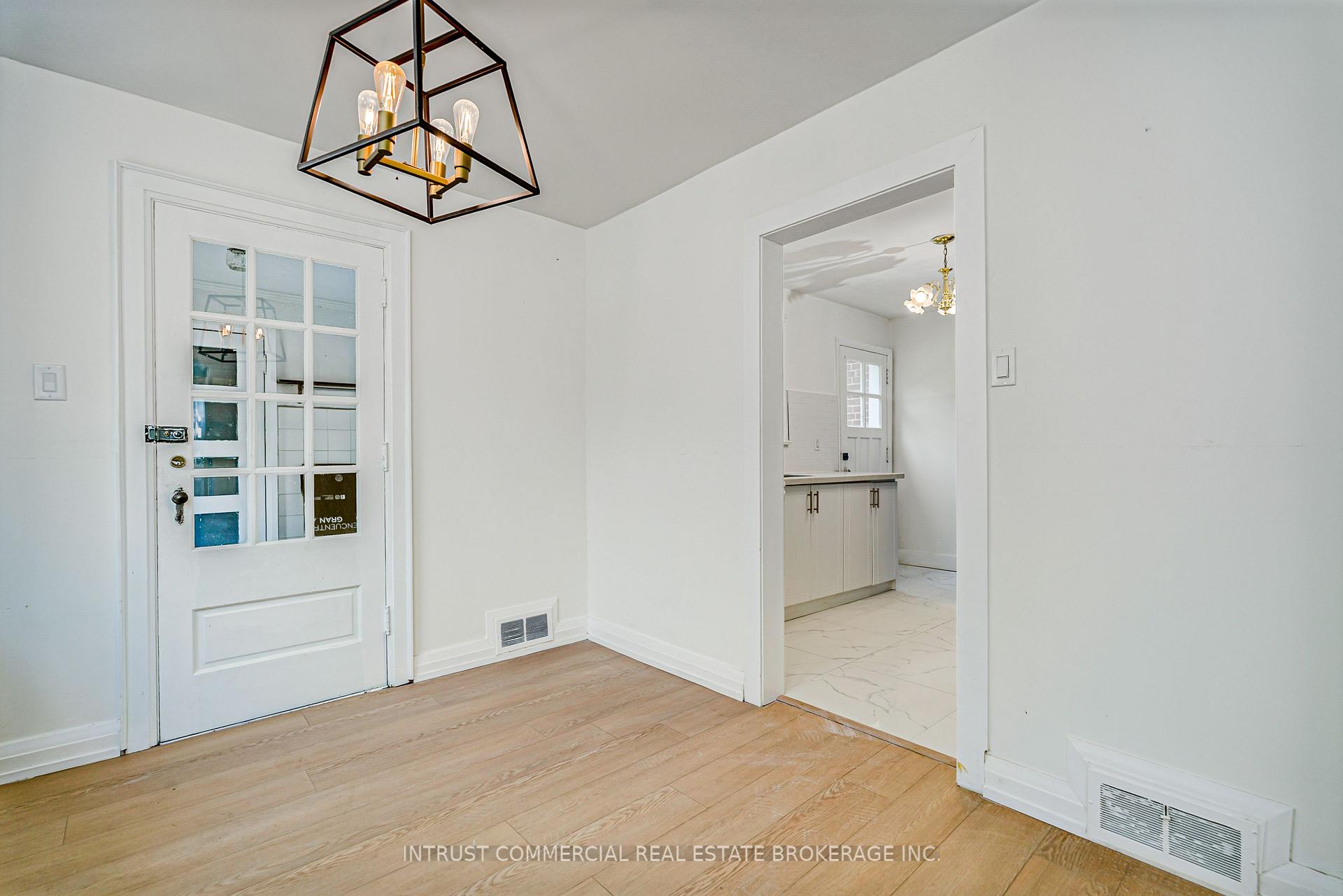 Photo 10 of 362 Lawrence Avenue W, Toronto, Bedford Park-Nortown — HOMEH