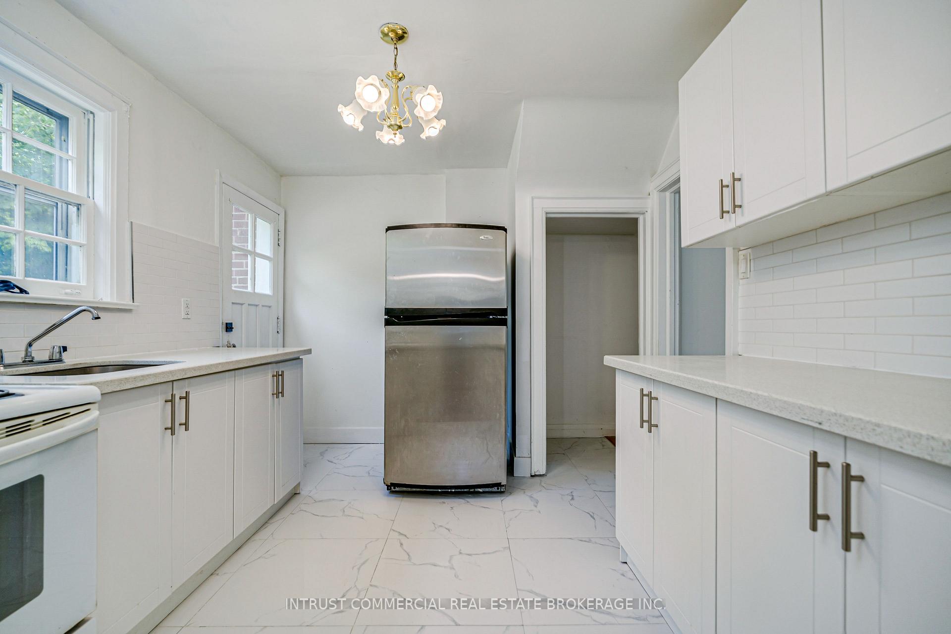 Photo 12 of 362 Lawrence Avenue W, Toronto, Bedford Park-Nortown — HOMEH