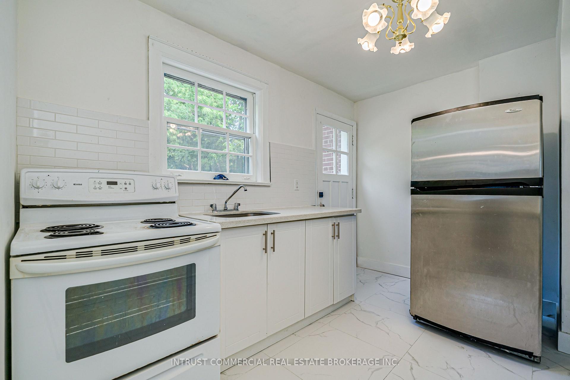 Photo 13 of 362 Lawrence Avenue W, Toronto, Bedford Park-Nortown — HOMEH