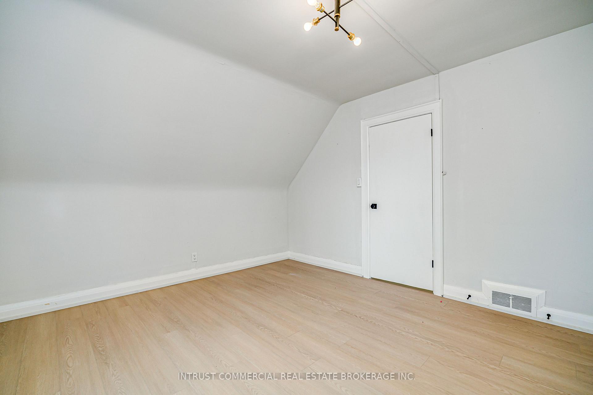 Photo 17 of 362 Lawrence Avenue W, Toronto, Bedford Park-Nortown — HOMEH