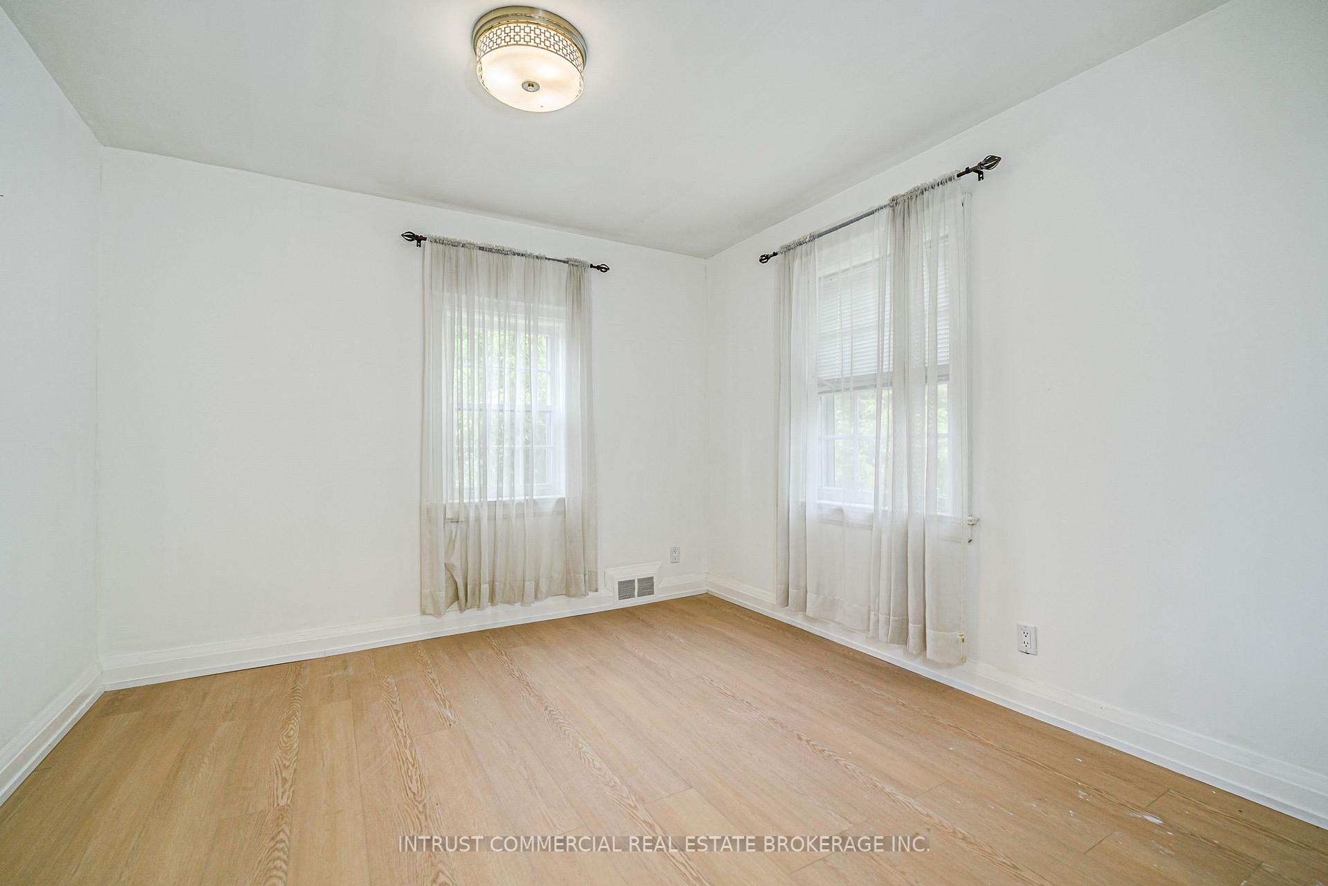 Photo 21 of 362 Lawrence Avenue W, Toronto, Bedford Park-Nortown — HOMEH
