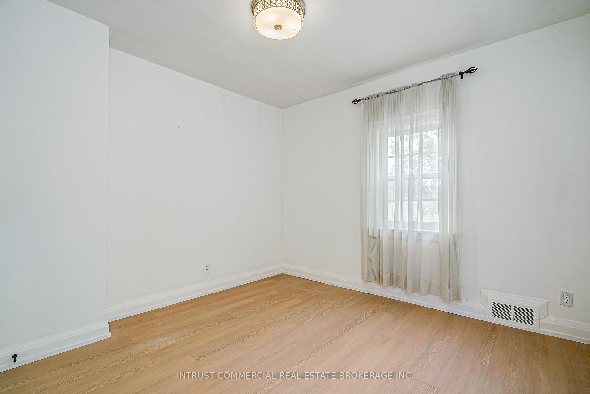 Photo 22 of 362 Lawrence Avenue W, Toronto, Bedford Park-Nortown — HOMEH