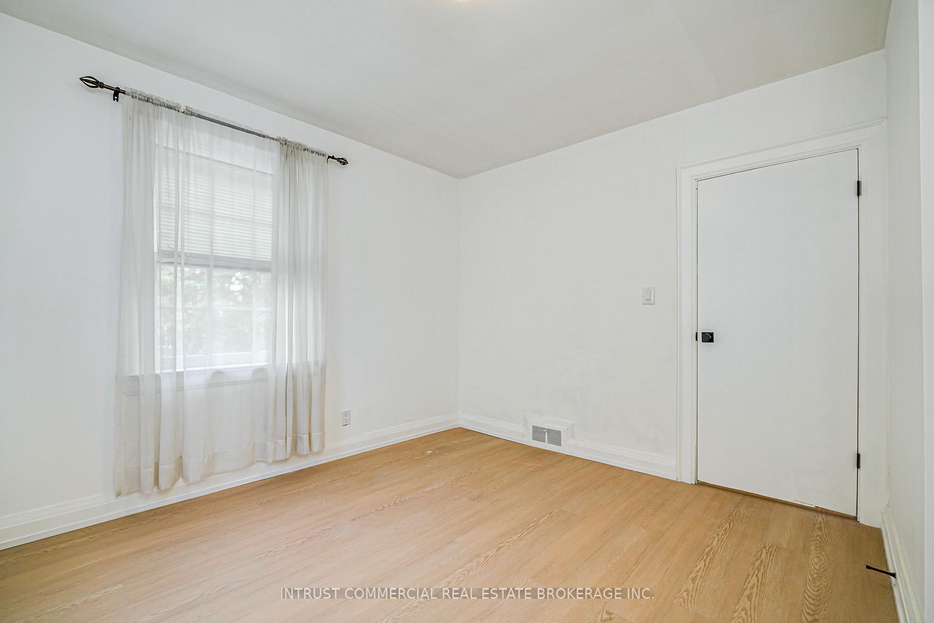 Photo 23 of 362 Lawrence Avenue W, Toronto, Bedford Park-Nortown — HOMEH