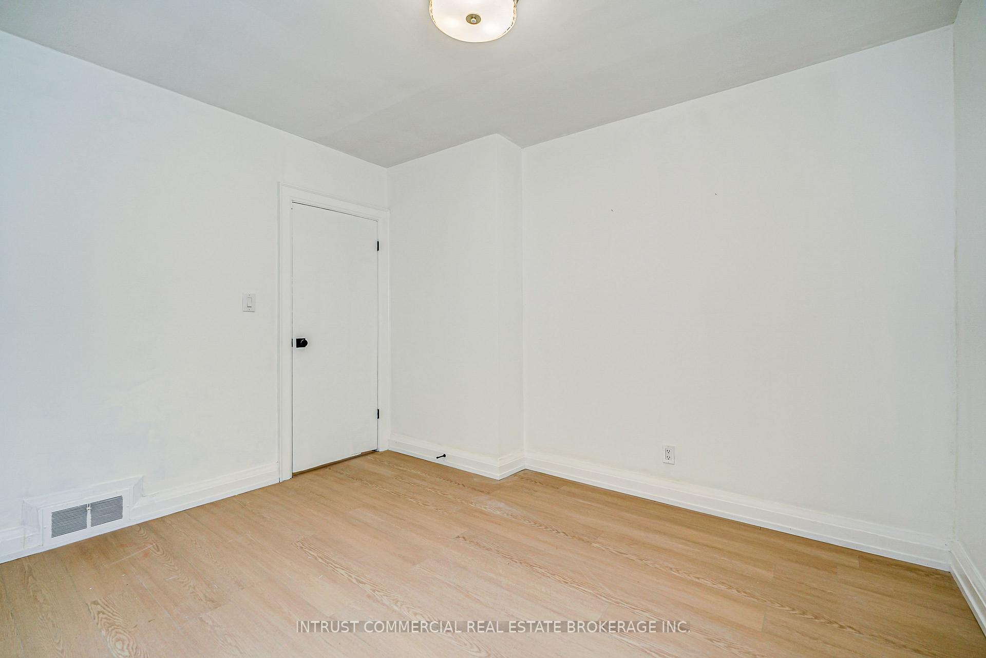 Photo 24 of 362 Lawrence Avenue W, Toronto, Bedford Park-Nortown — HOMEH