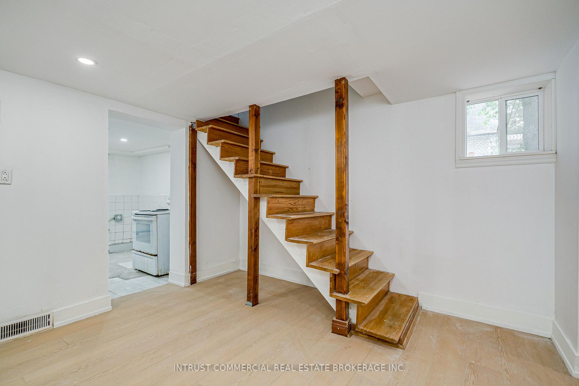 Photo 27 of 362 Lawrence Avenue W, Toronto, Bedford Park-Nortown — HOMEH