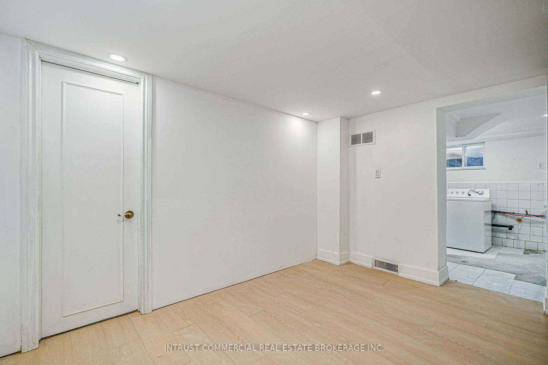 Photo 28 of 362 Lawrence Avenue W, Toronto, Bedford Park-Nortown — HOMEH