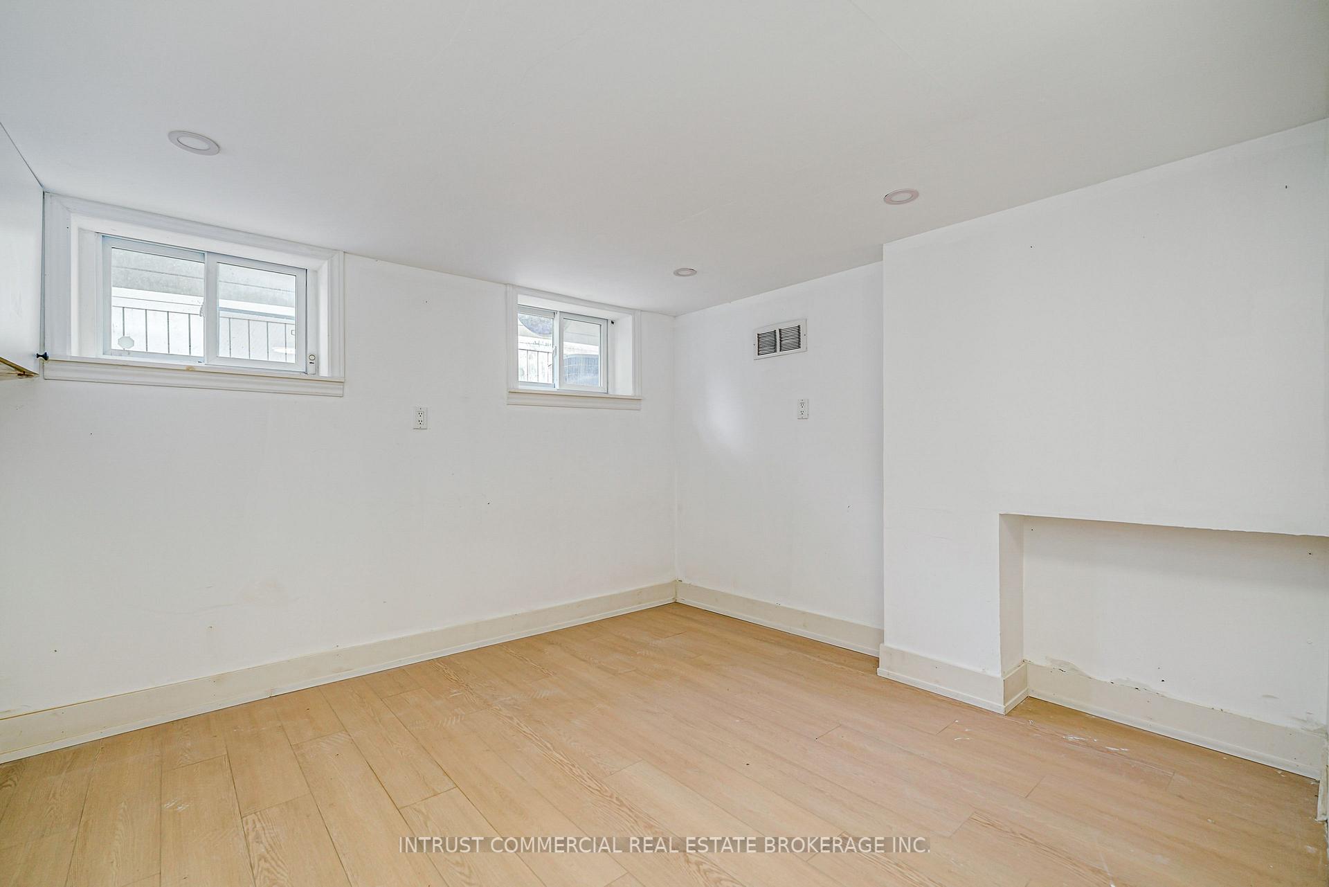 Photo 31 of 362 Lawrence Avenue W, Toronto, Bedford Park-Nortown — HOMEH