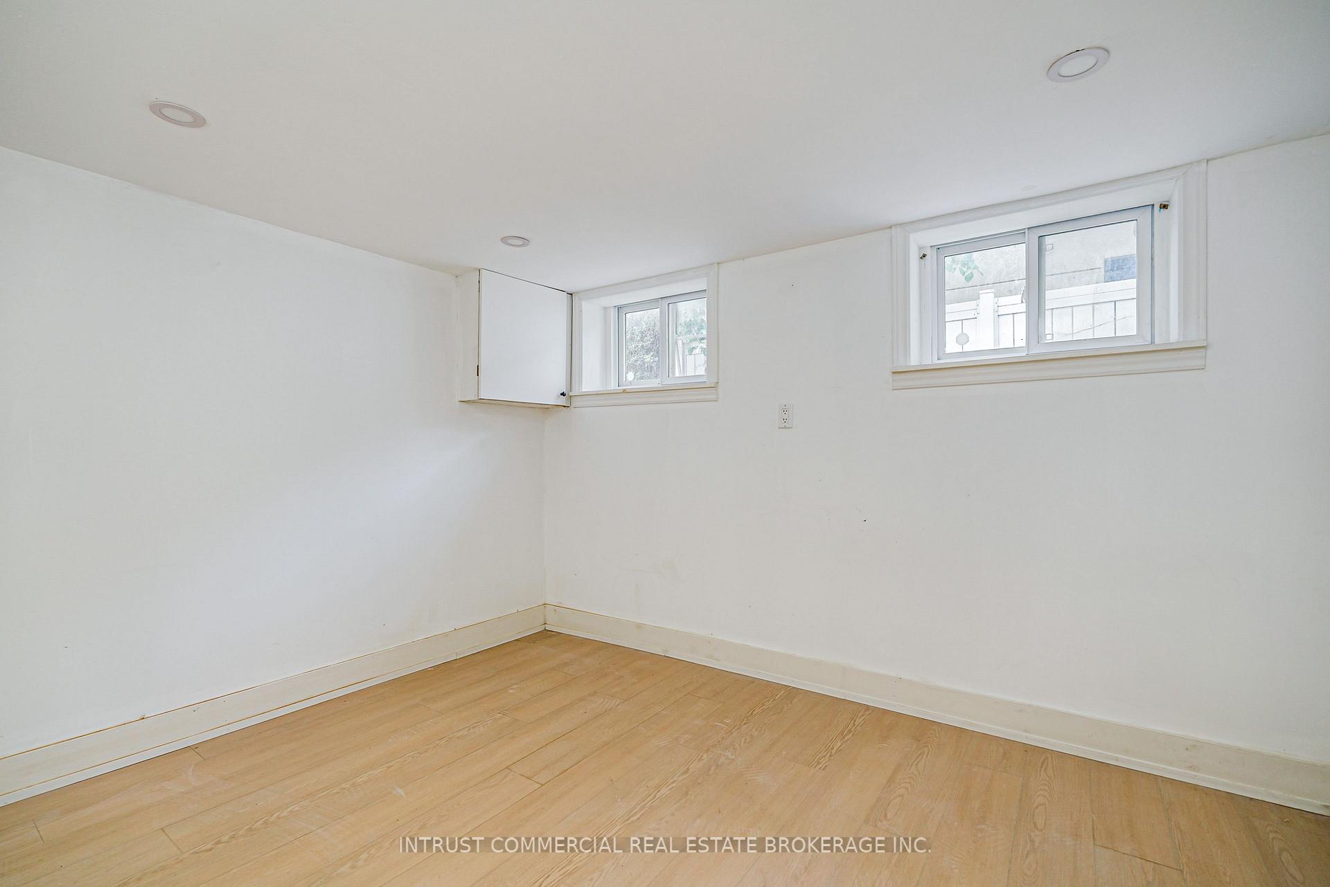 Photo 32 of 362 Lawrence Avenue W, Toronto, Bedford Park-Nortown — HOMEH