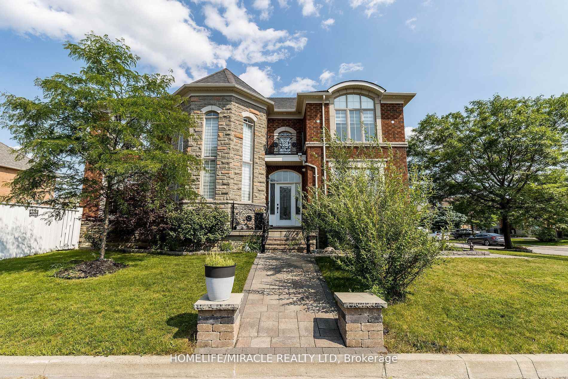 Photo 2 of 19 Valleyside Trail, Brampton, Bram East — HOMEH