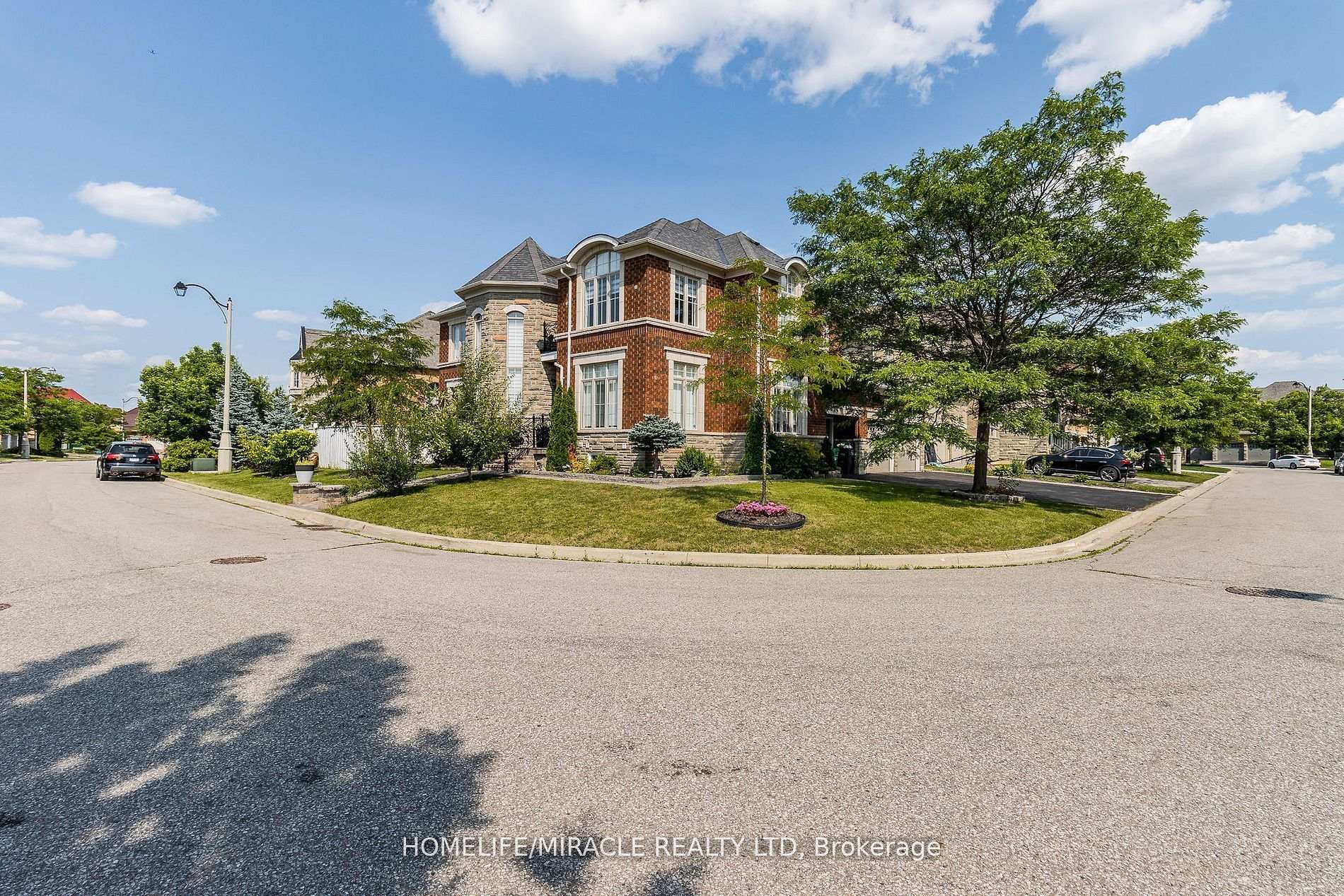 Photo 3 of 19 Valleyside Trail, Brampton, Bram East — HOMEH