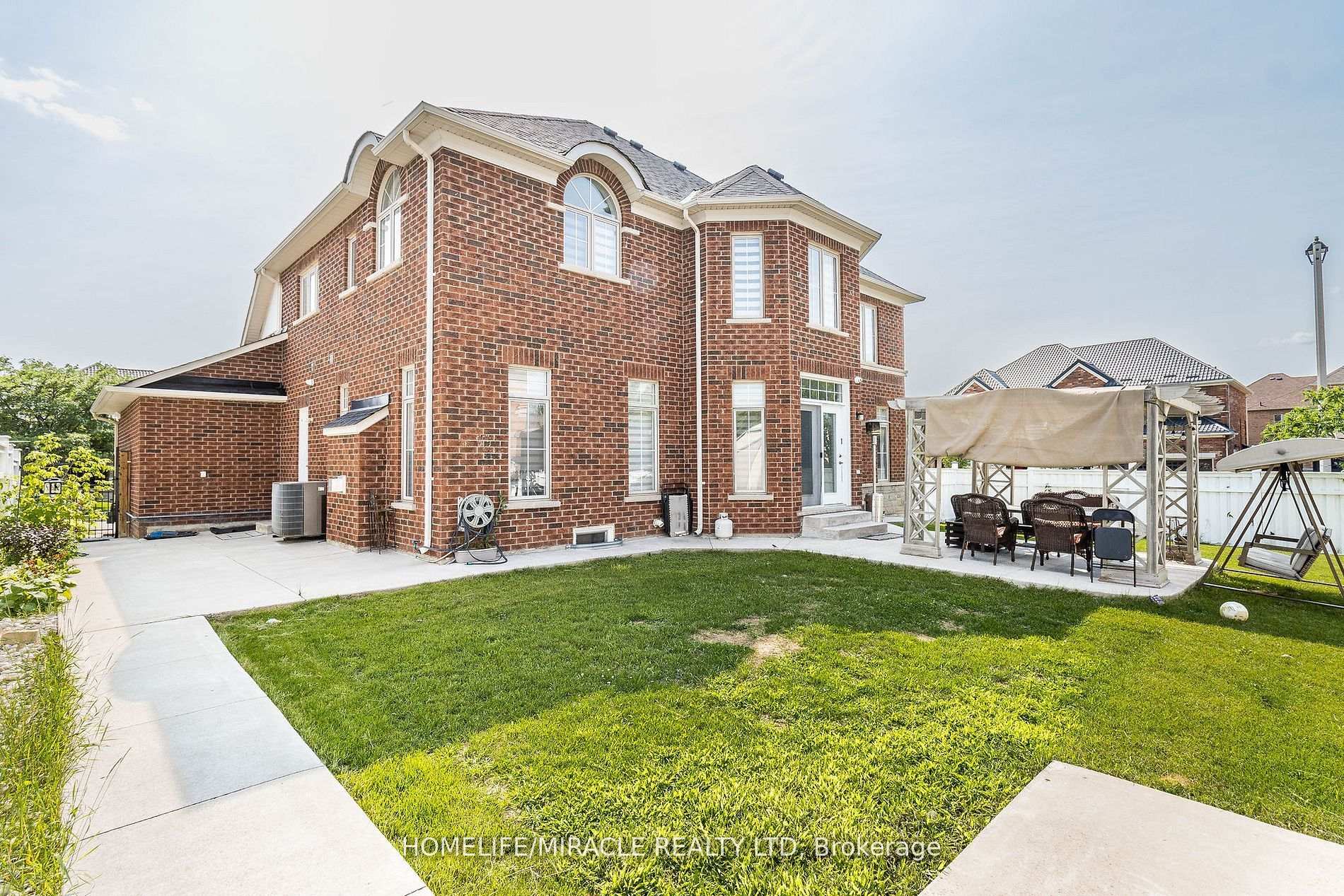 Photo 38 of 19 Valleyside Trail, Brampton, Bram East — HOMEH