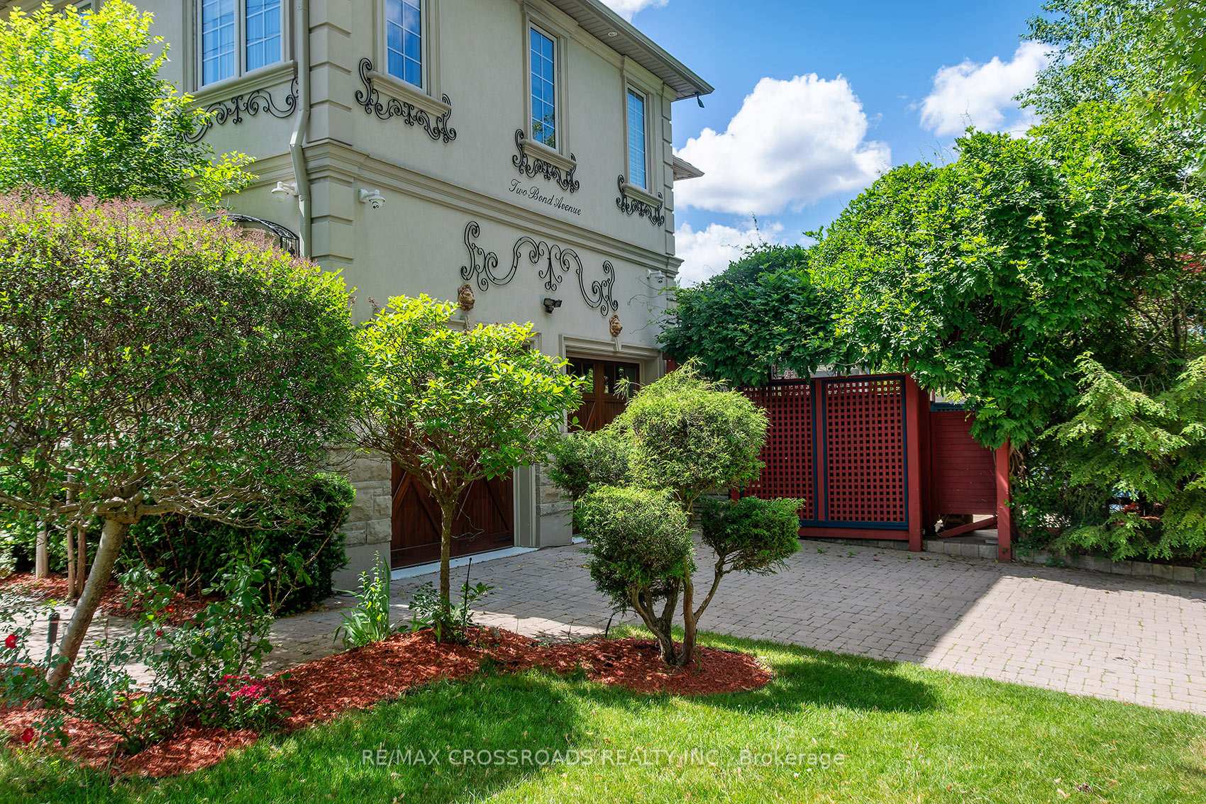 Photo 6 of 2 Bond Avenue, North York, Banbury-Don Mills — HOMEH