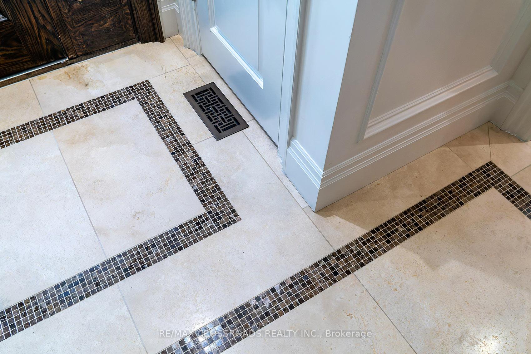 Photo 13 of 2 Bond Avenue, North York, Banbury-Don Mills — HOMEH