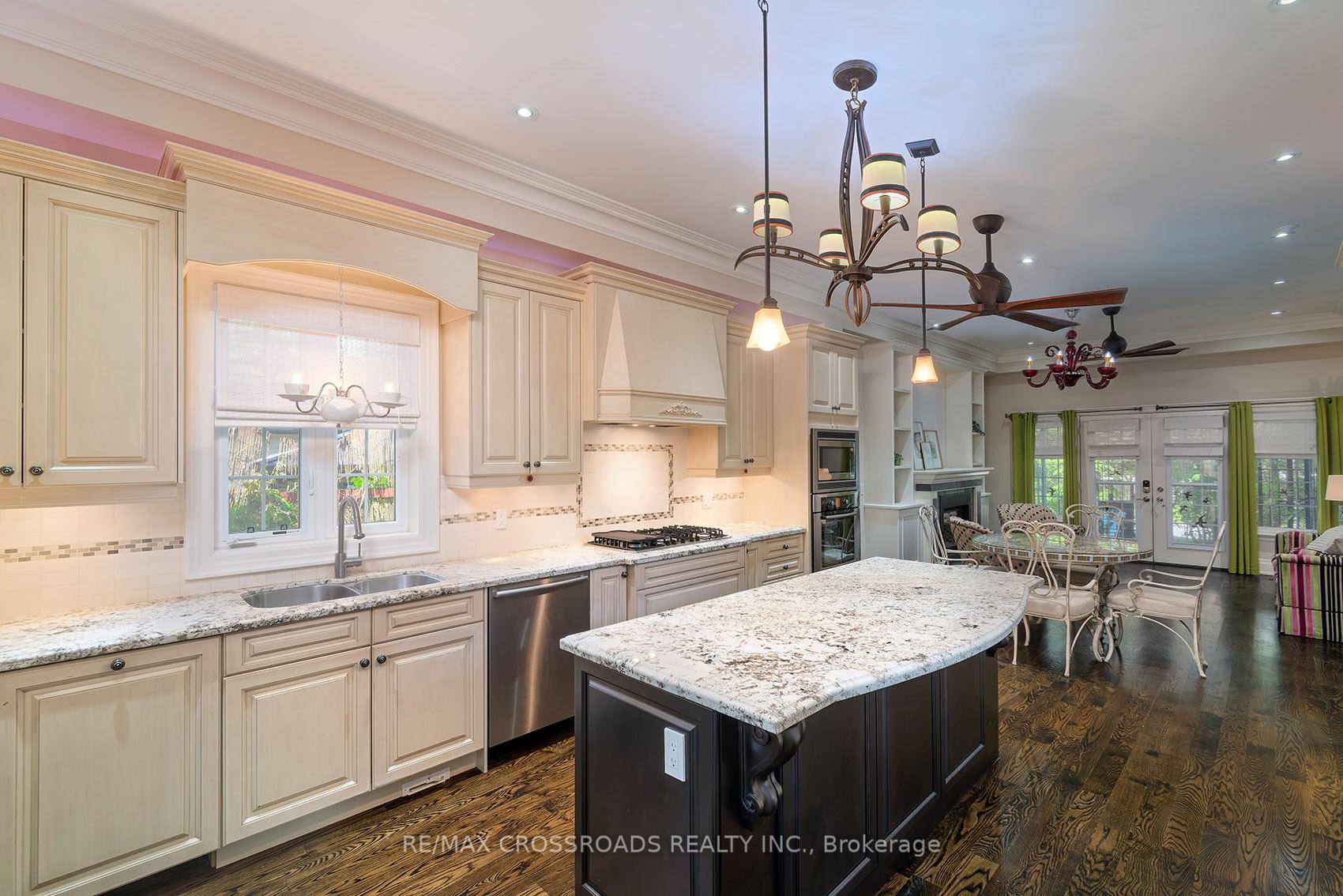 Photo 17 of 2 Bond Avenue, North York, Banbury-Don Mills — HOMEH