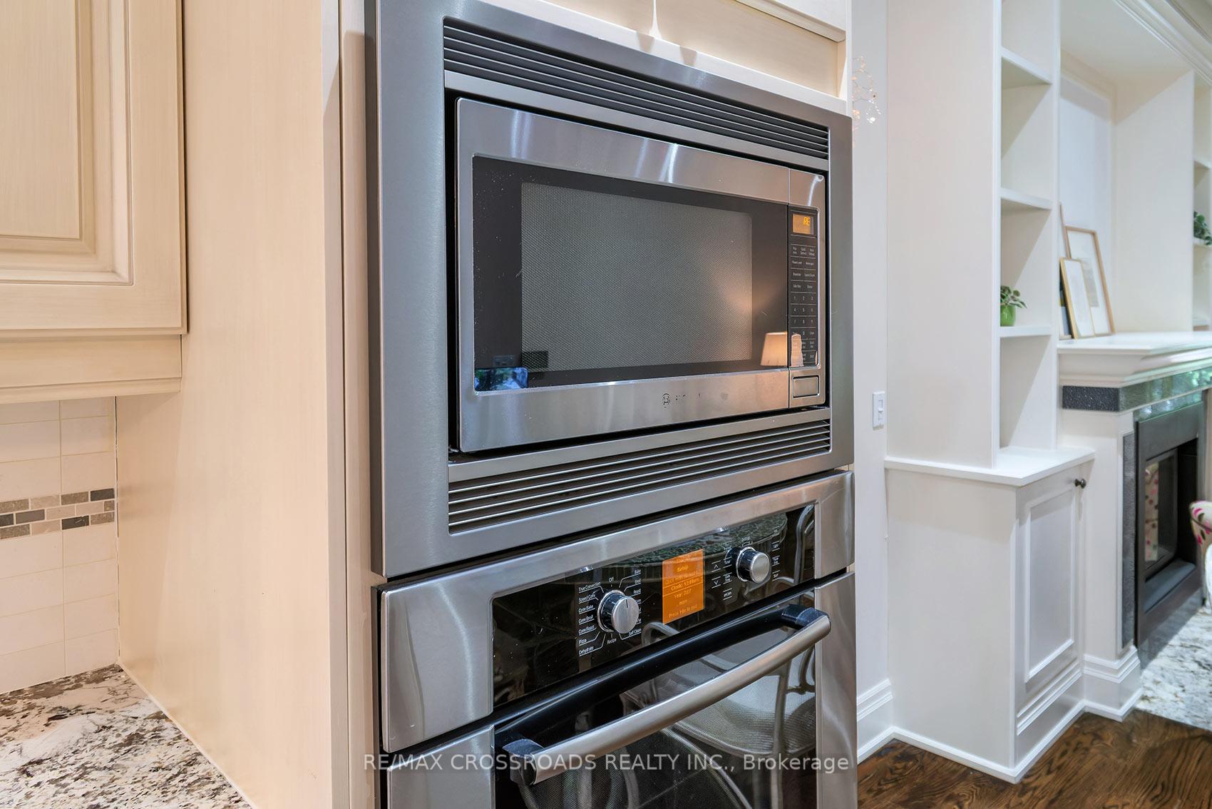 Photo 18 of 2 Bond Avenue, North York, Banbury-Don Mills — HOMEH