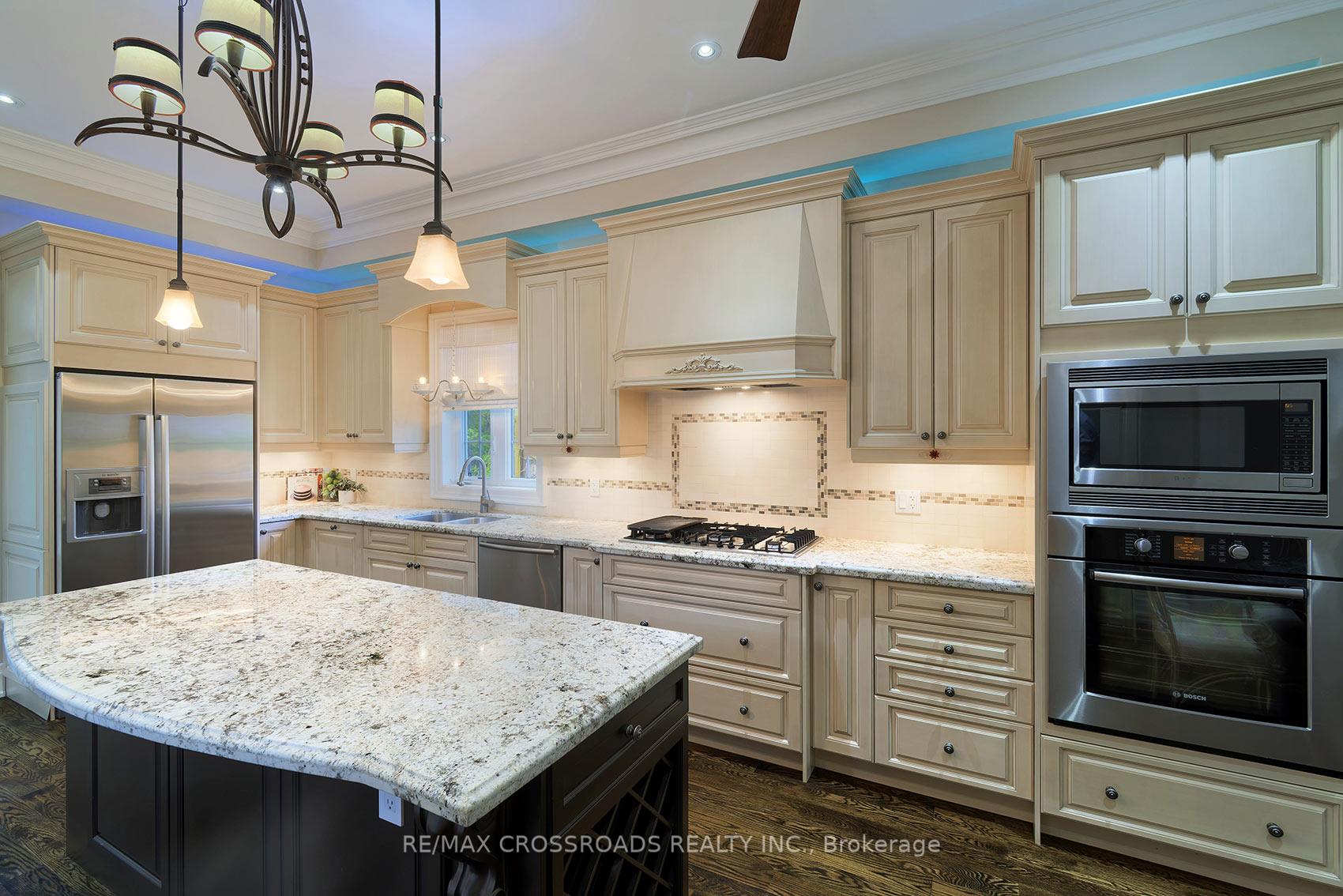 Photo 21 of 2 Bond Avenue, North York, Banbury-Don Mills — HOMEH