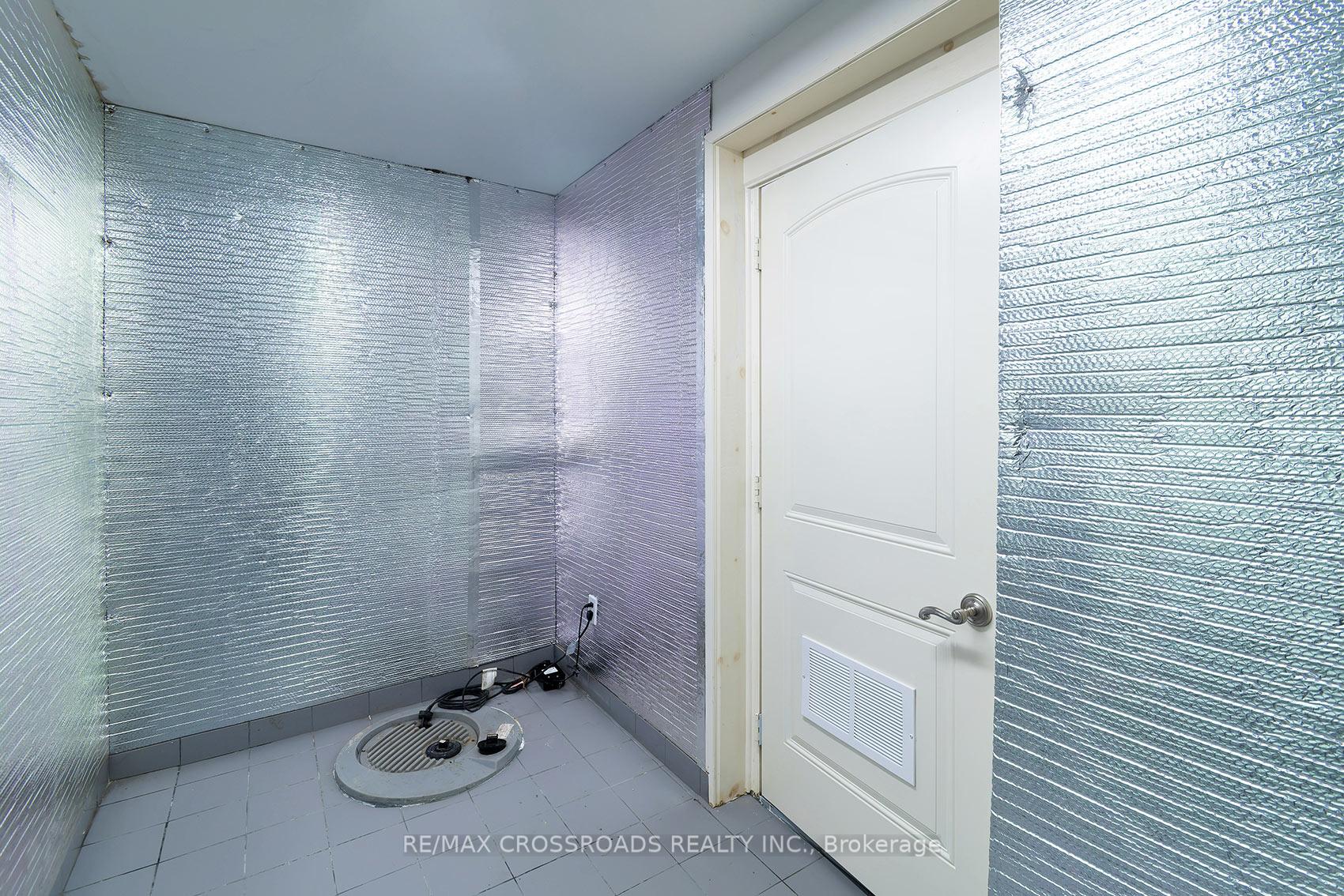 Photo 47 of 2 Bond Avenue, North York, Banbury-Don Mills — HOMEH