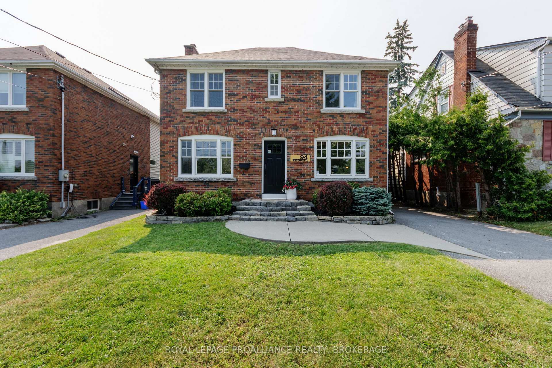 Front of 94 Macdonnell Street N