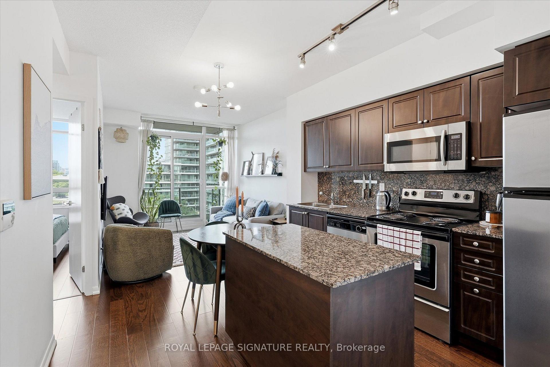 Photo 4 of Unit 711, 215 Fort York Boulevard, Toronto, Niagara — HOMEH