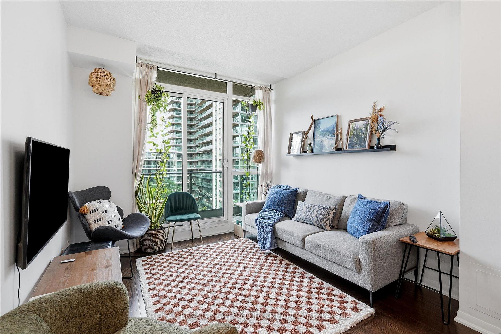 Photo 11 of Unit 711, 215 Fort York Boulevard, Toronto, Niagara — HOMEH