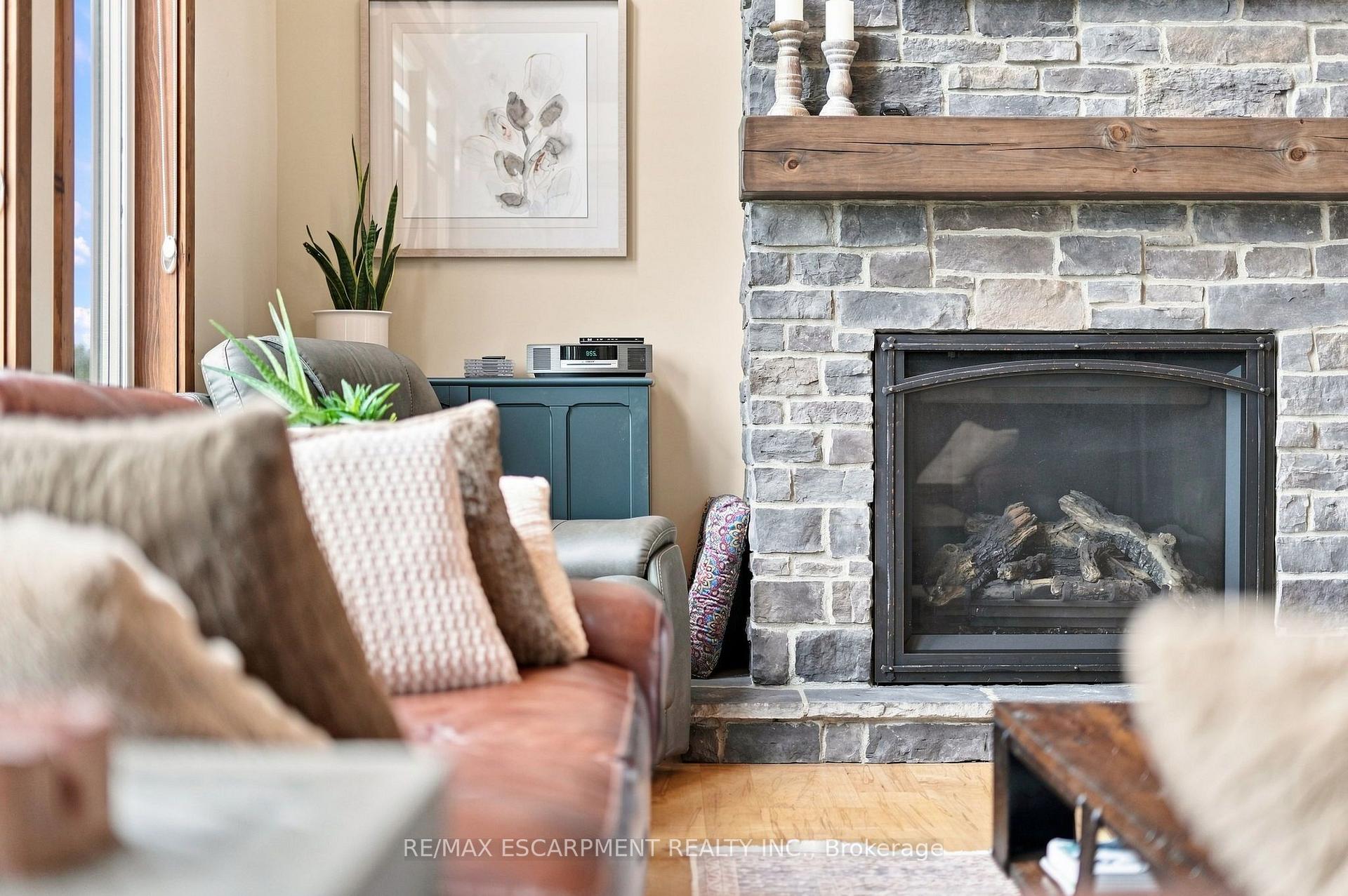 Photo 12 of 124288 Southgate Road 12, Southgate — HOMEH