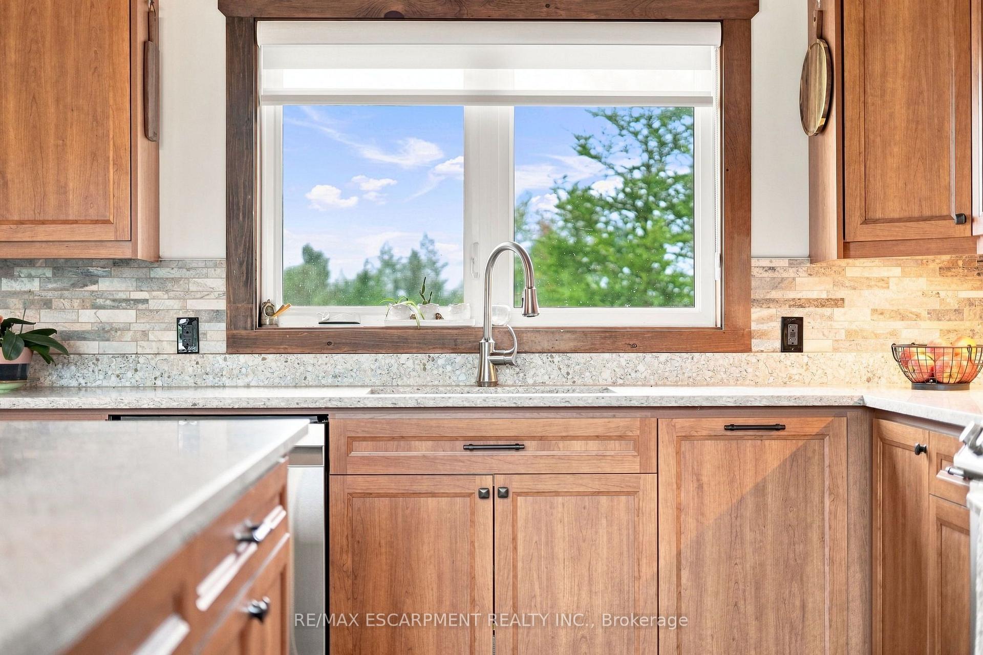 Photo 16 of 124288 Southgate Road 12, Southgate — HOMEH