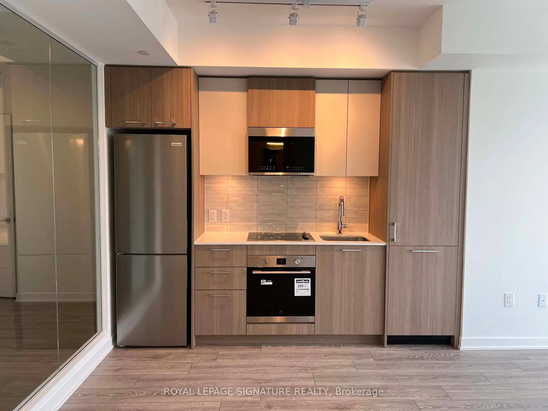 Front of Unit 2307, 10 Oak Street