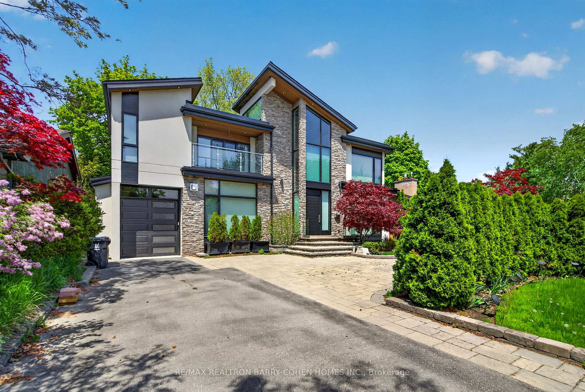 Photo 2 of 16 Chipping Road, North York, Banbury-Don Mills — HOMEH