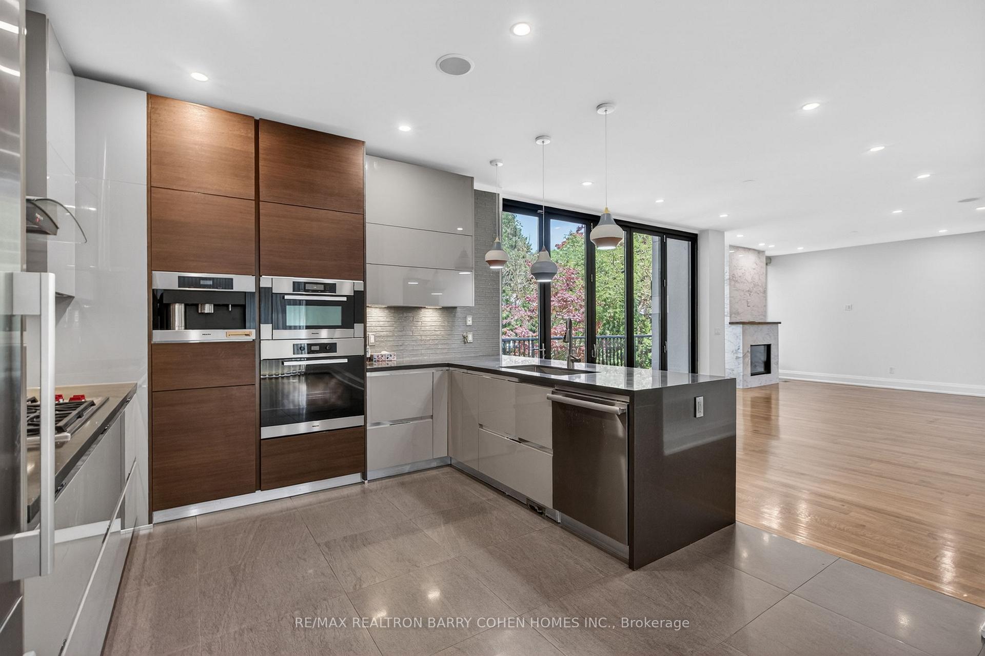 Photo 17 of 16 Chipping Road, North York, Banbury-Don Mills — HOMEH