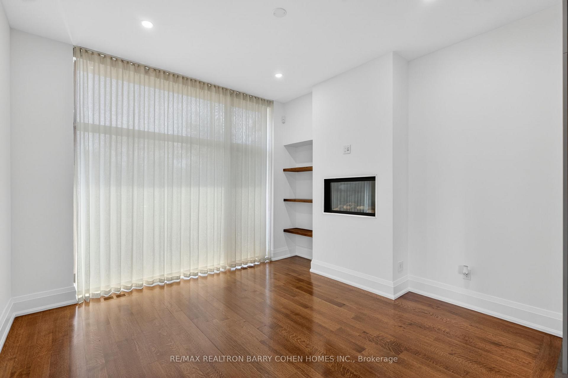 Photo 21 of 16 Chipping Road, North York, Banbury-Don Mills — HOMEH