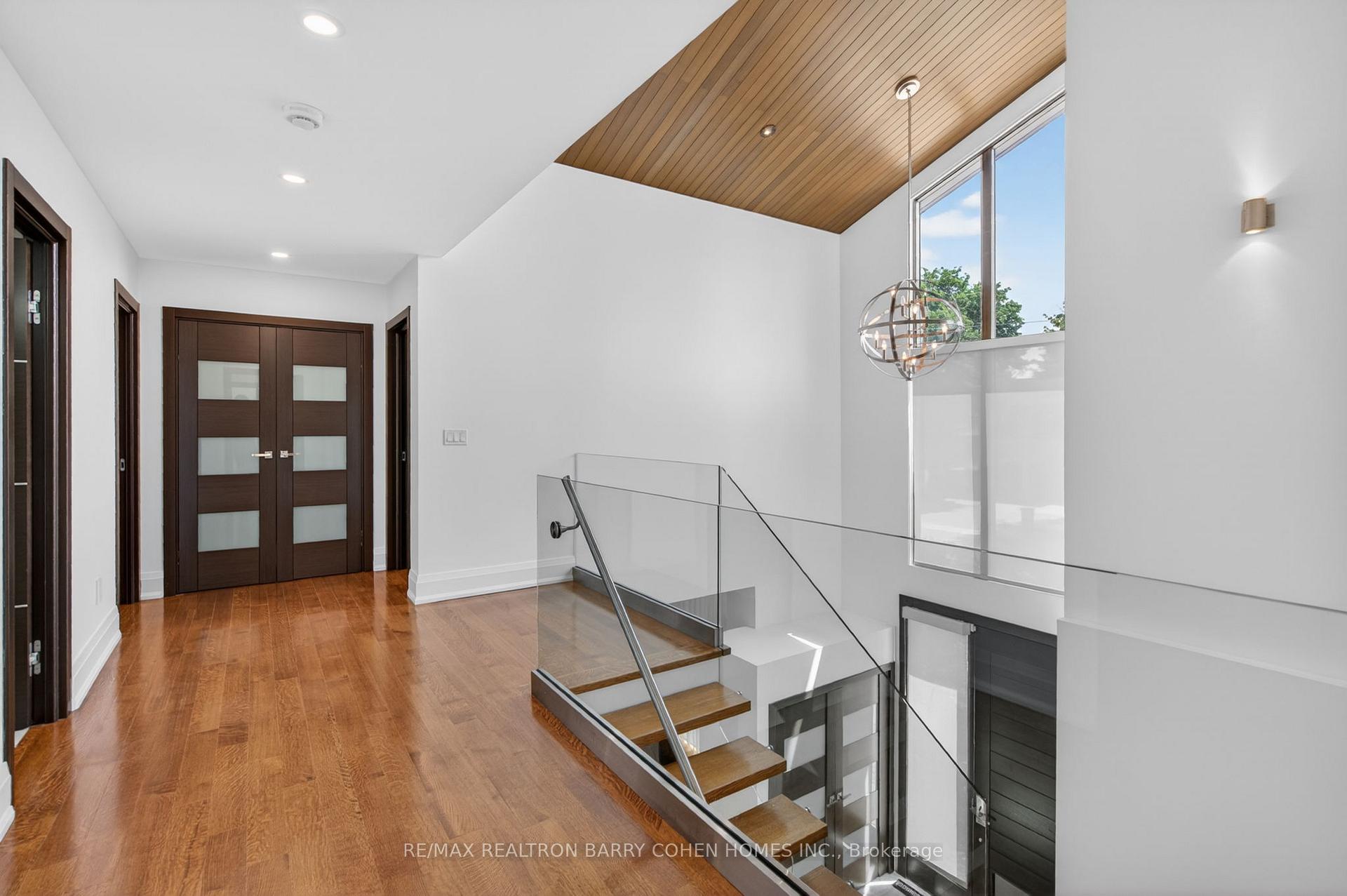 Photo 22 of 16 Chipping Road, North York, Banbury-Don Mills — HOMEH