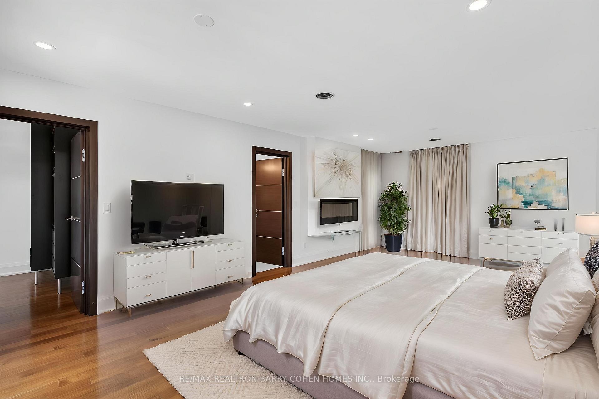 Photo 23 of 16 Chipping Road, North York, Banbury-Don Mills — HOMEH