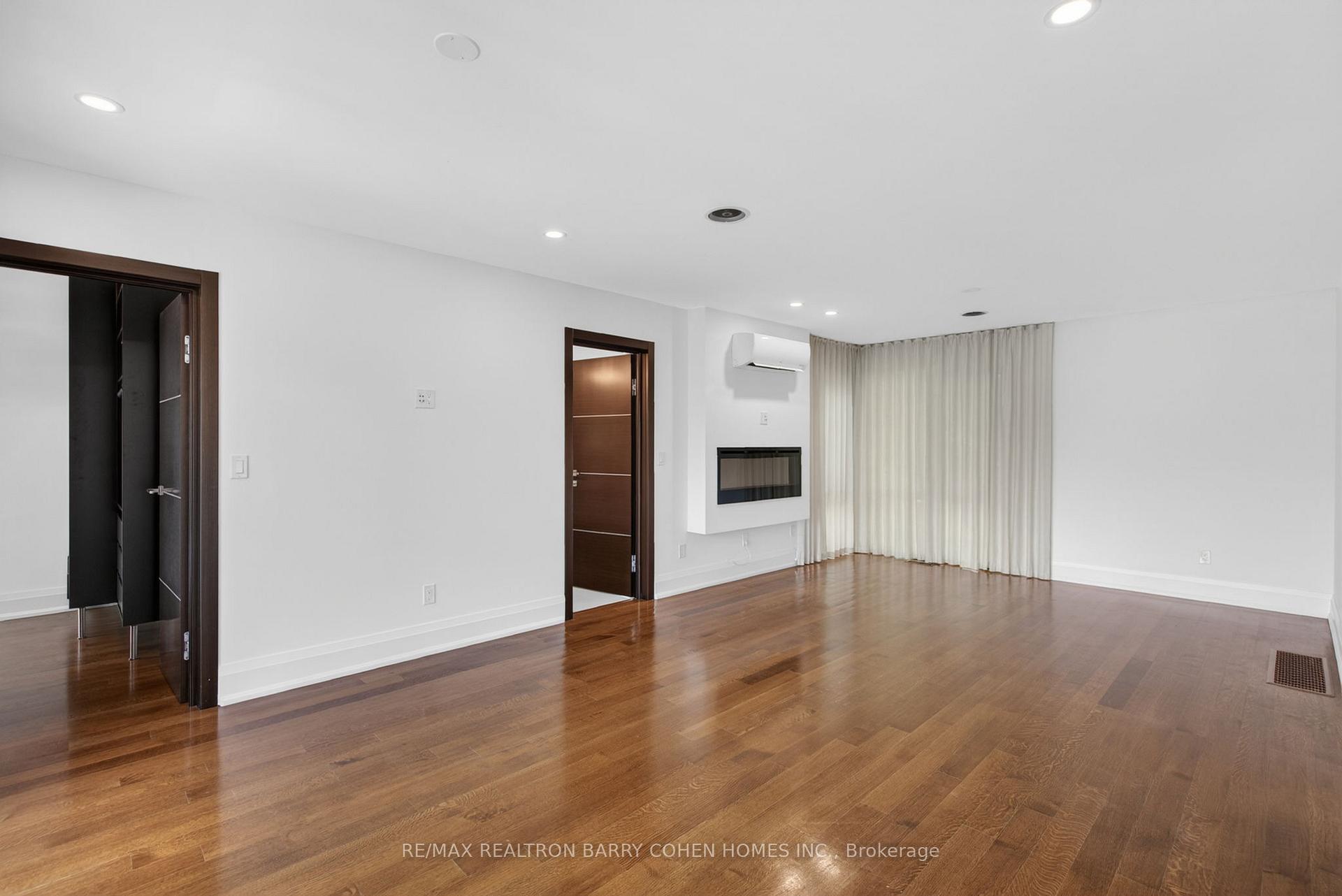 Photo 24 of 16 Chipping Road, North York, Banbury-Don Mills — HOMEH