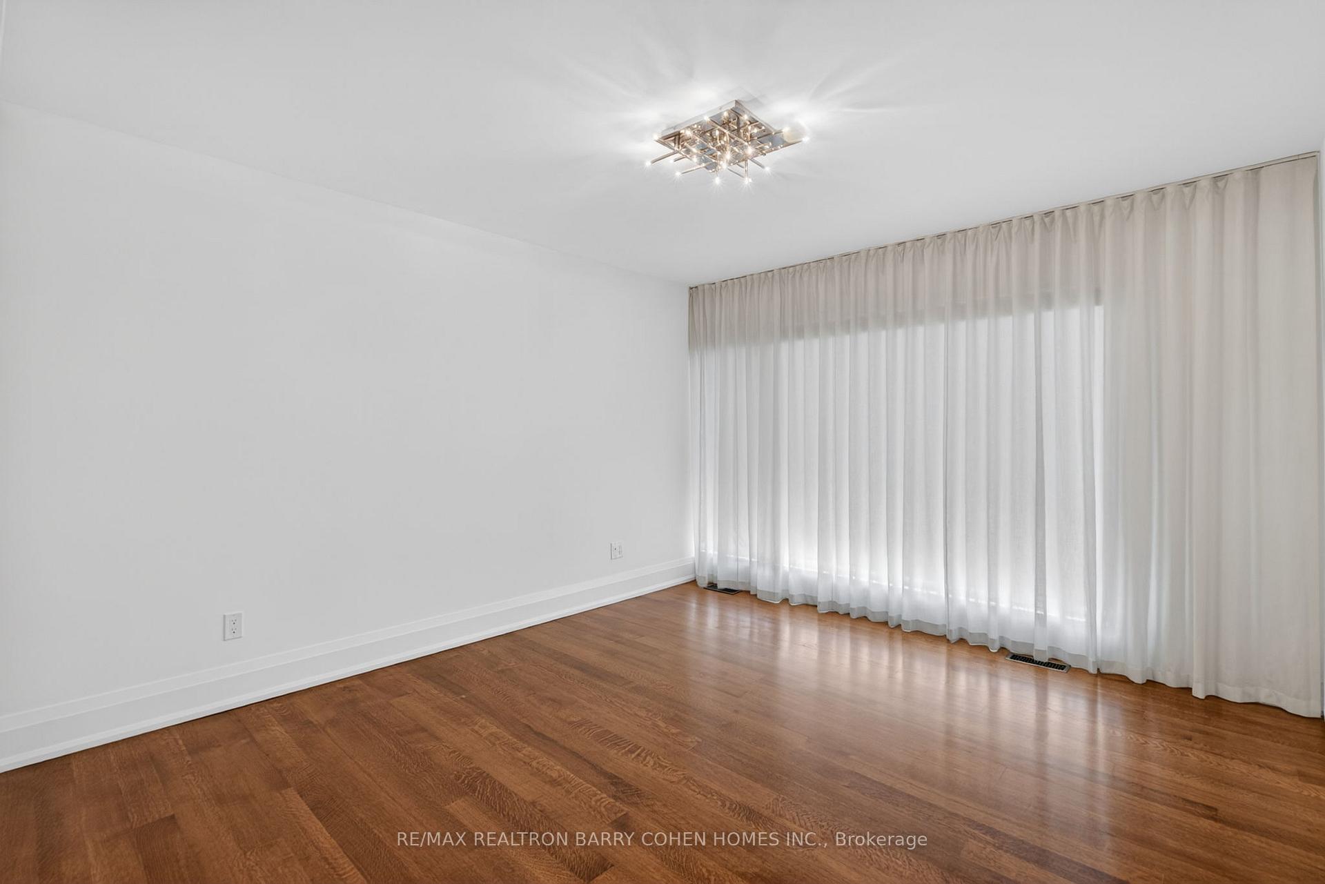 Photo 29 of 16 Chipping Road, North York, Banbury-Don Mills — HOMEH