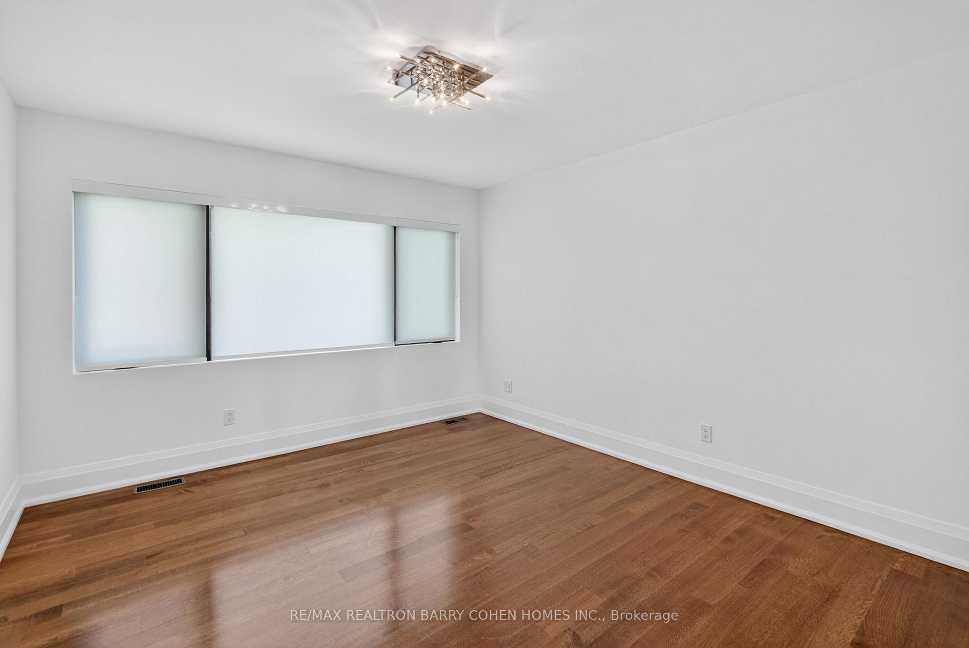 Photo 31 of 16 Chipping Road, North York, Banbury-Don Mills — HOMEH
