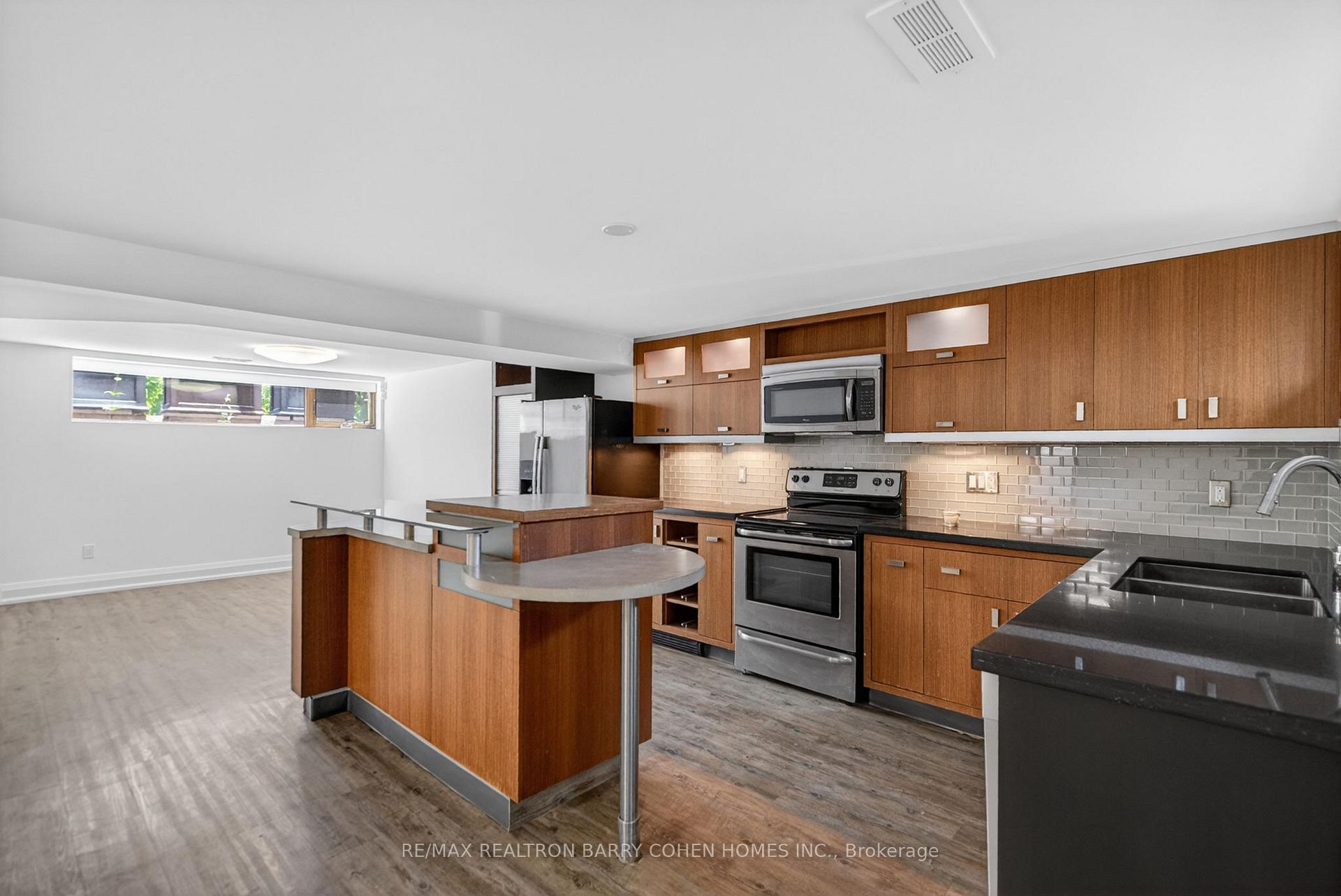 Photo 36 of 16 Chipping Road, North York, Banbury-Don Mills — HOMEH