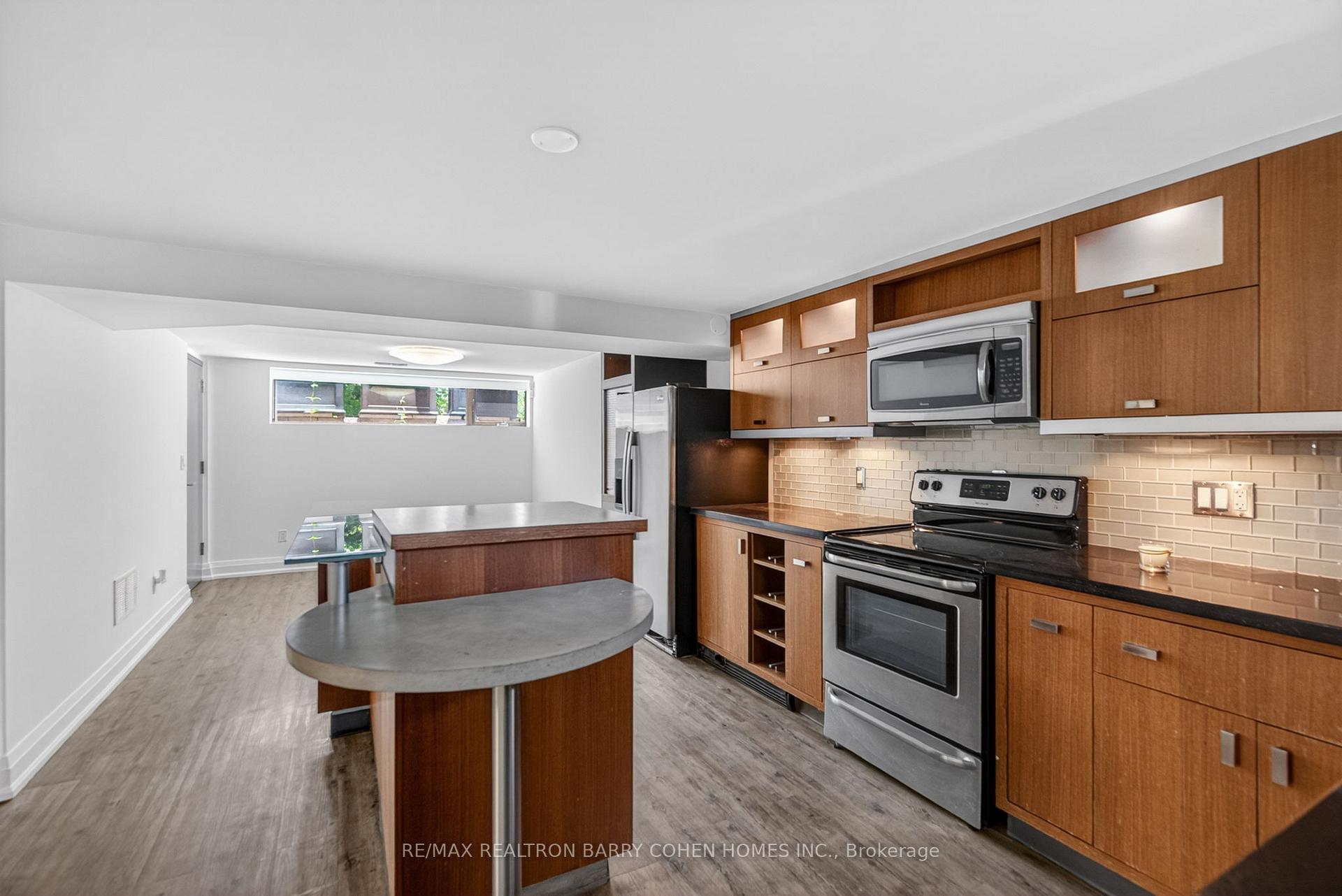 Photo 37 of 16 Chipping Road, North York, Banbury-Don Mills — HOMEH