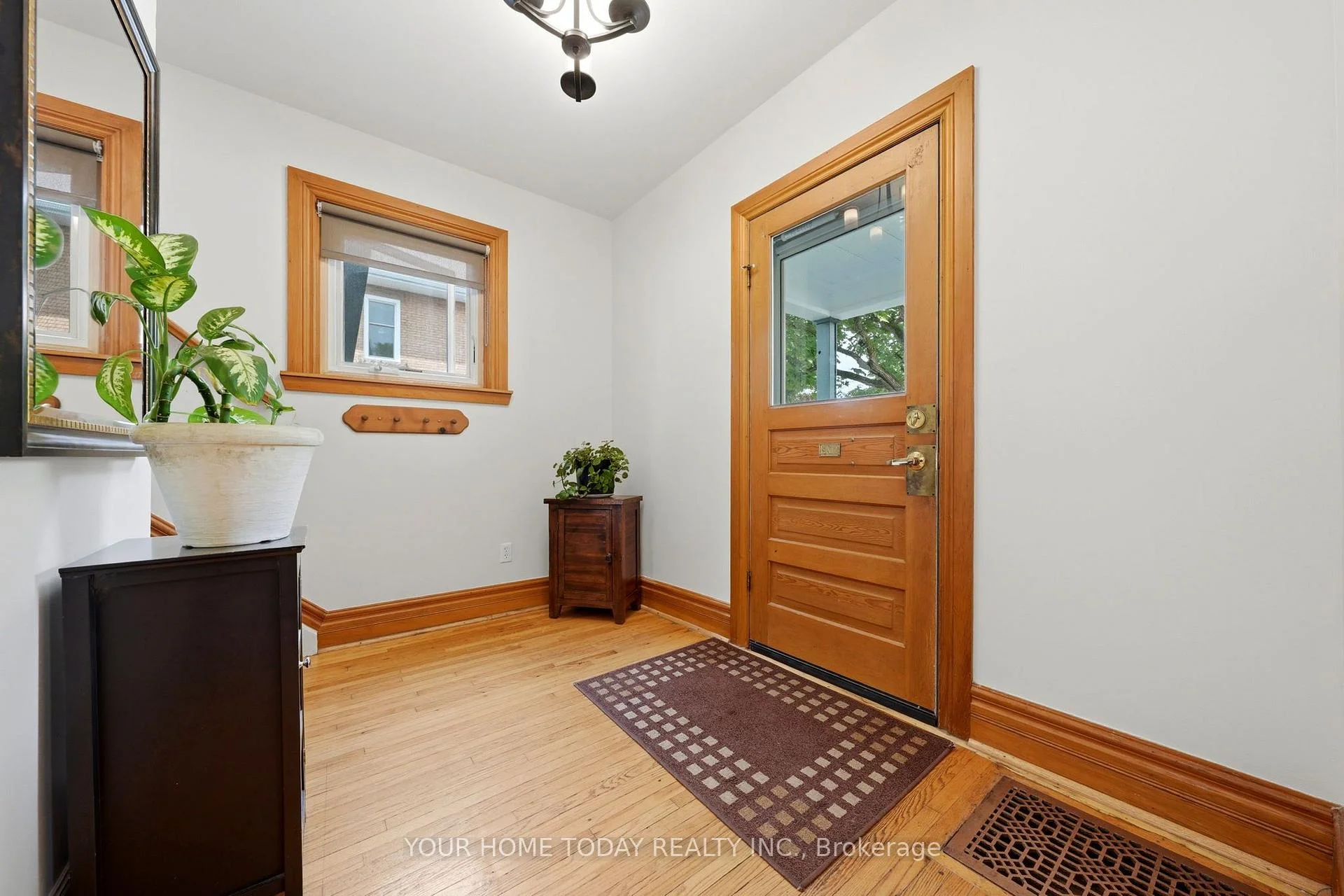 Photo 10 of 12 King Street, Halton Hills, Georgetown — HOMEH
