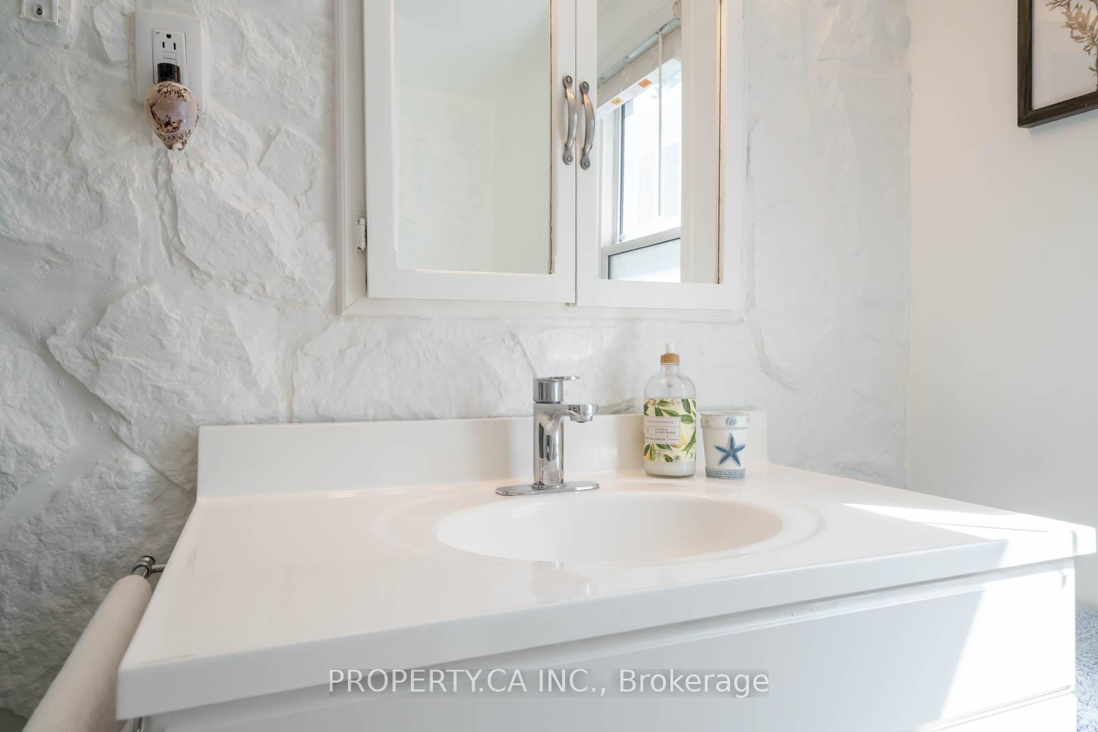 Photo 31 of 131 Cook's Bay Drive, Georgina, Keswick North — HOMEH
