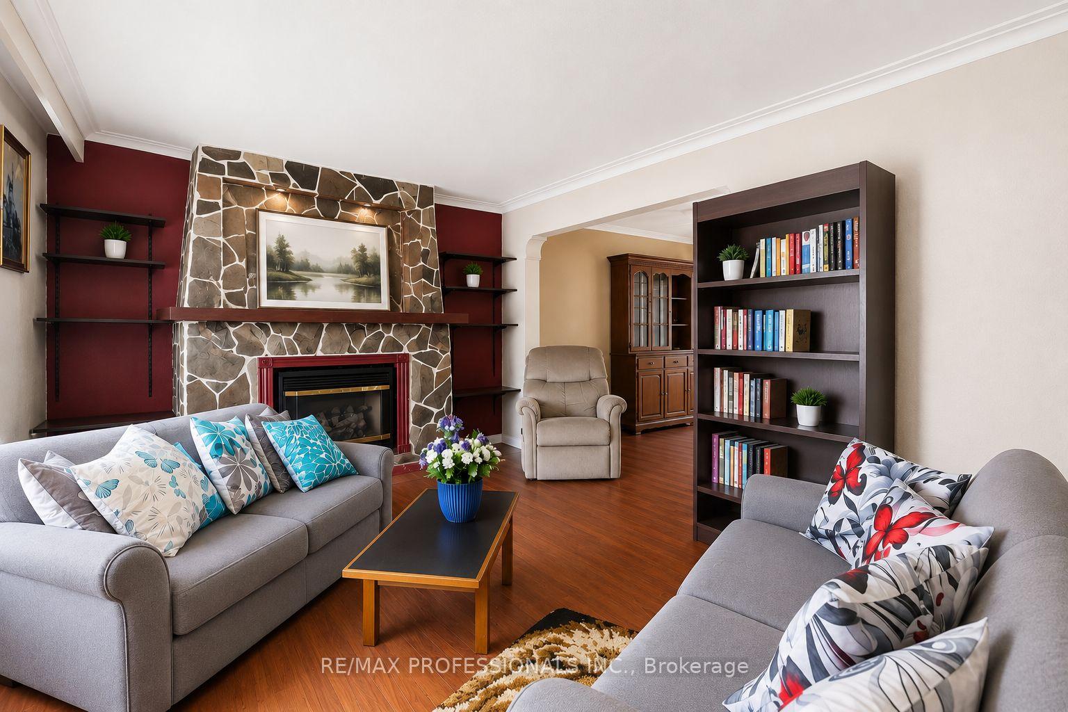 Photo 3 of 15 Huntsmoor Road, Etobicoke, Elms-Old Rexdale — HOMEH