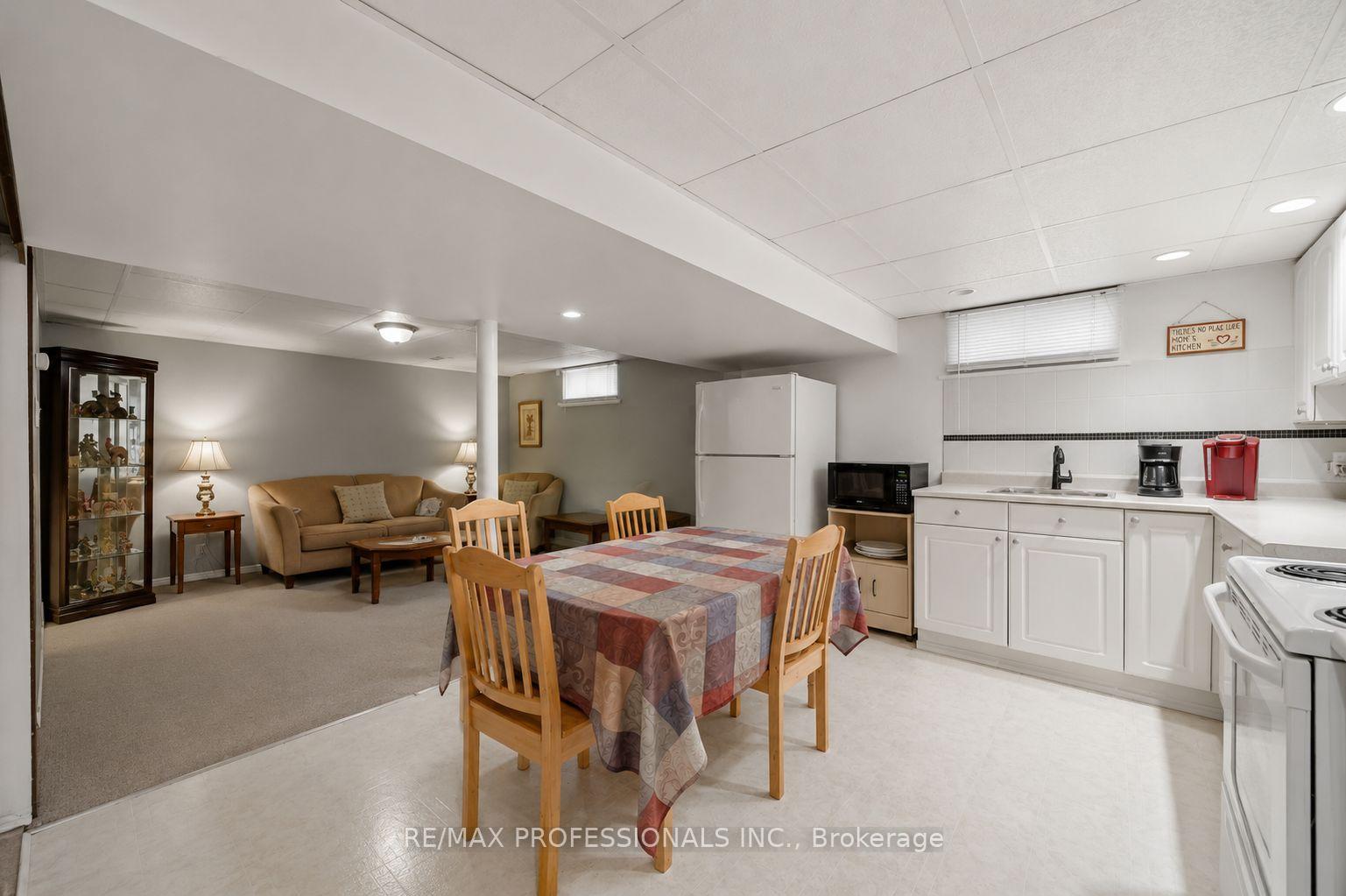Photo 10 of 15 Huntsmoor Road, Etobicoke, Elms-Old Rexdale — HOMEH