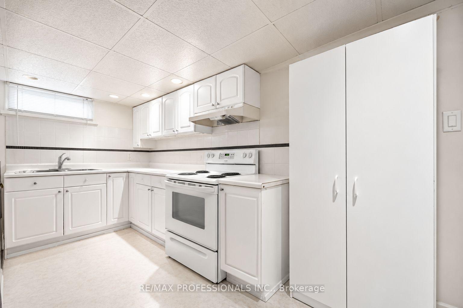 Photo 11 of 15 Huntsmoor Road, Etobicoke, Elms-Old Rexdale — HOMEH